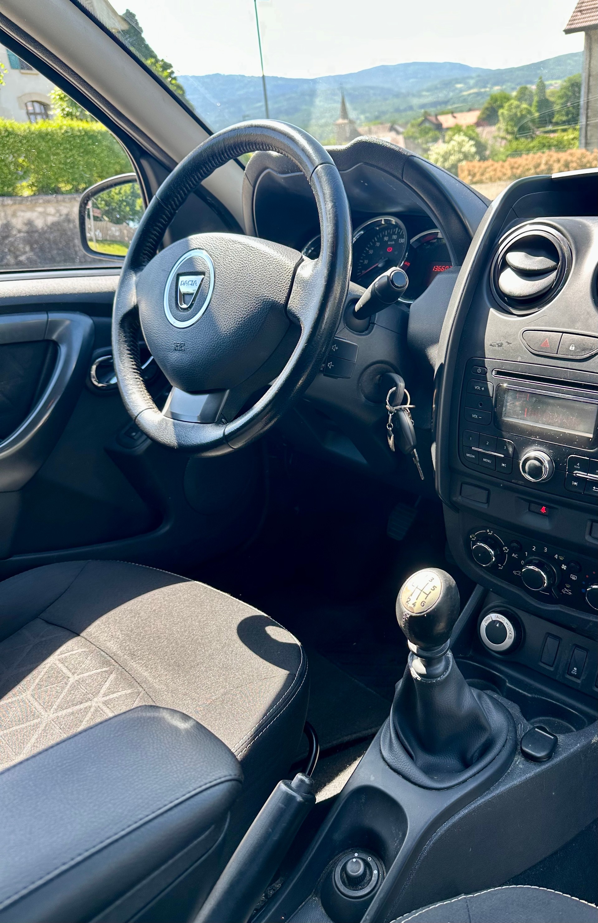 DACIA Duster 1.5 dCi Lauréate 4x4-image-10