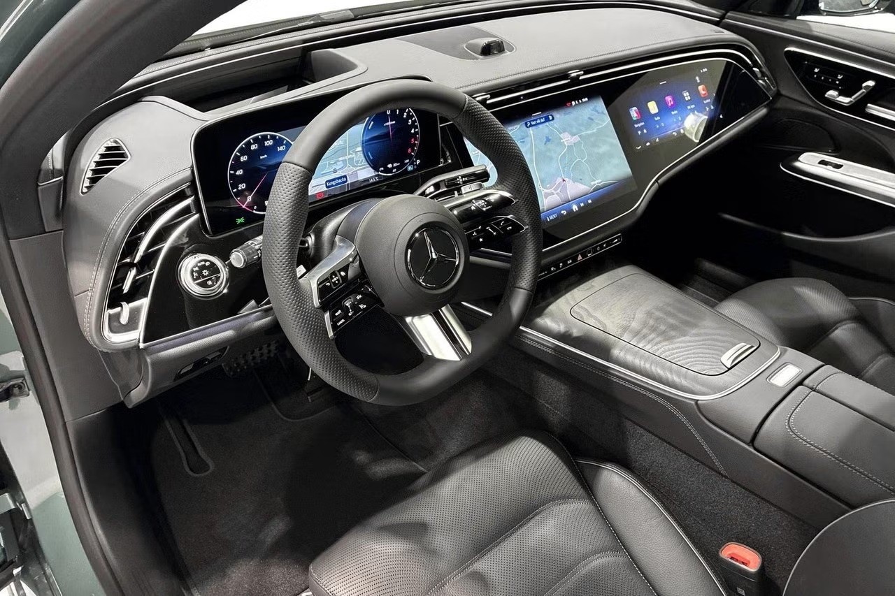 MERCEDES-BENZ E 300 de T 4Matic 9G-Tronic-image-5