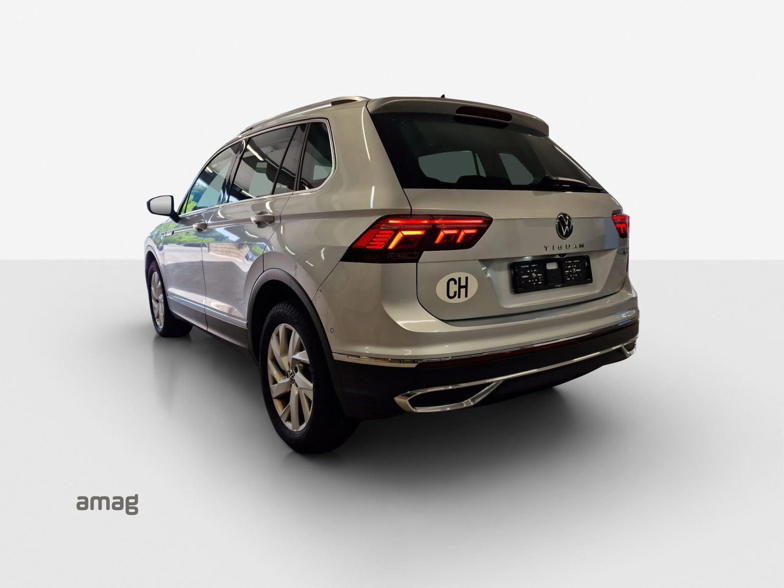 VW Tiguan 2.0 TDI SCR Elegance 4Motion DSG-image-3