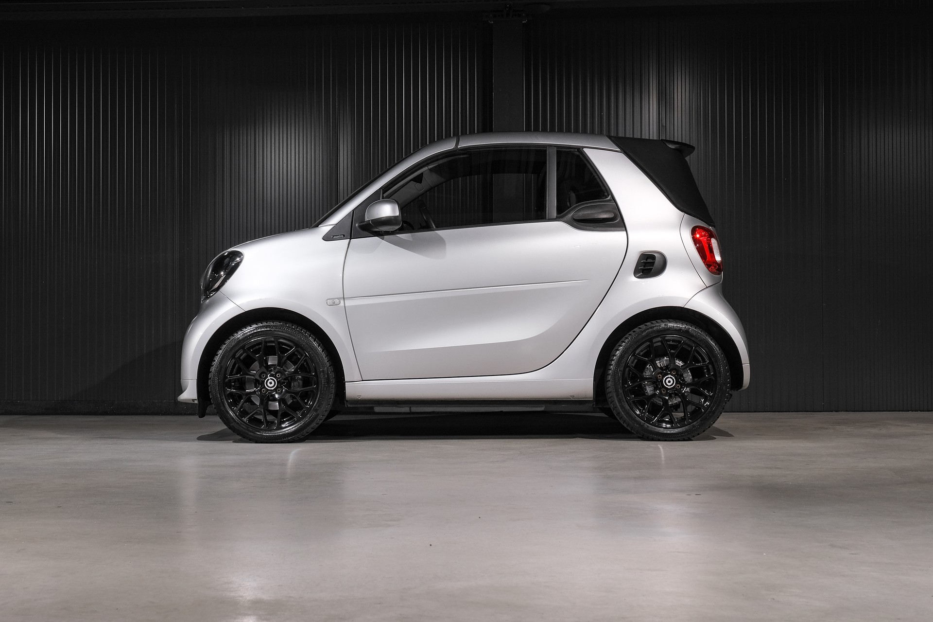 SMART Fortwo Urbanshadow Edition-image-8