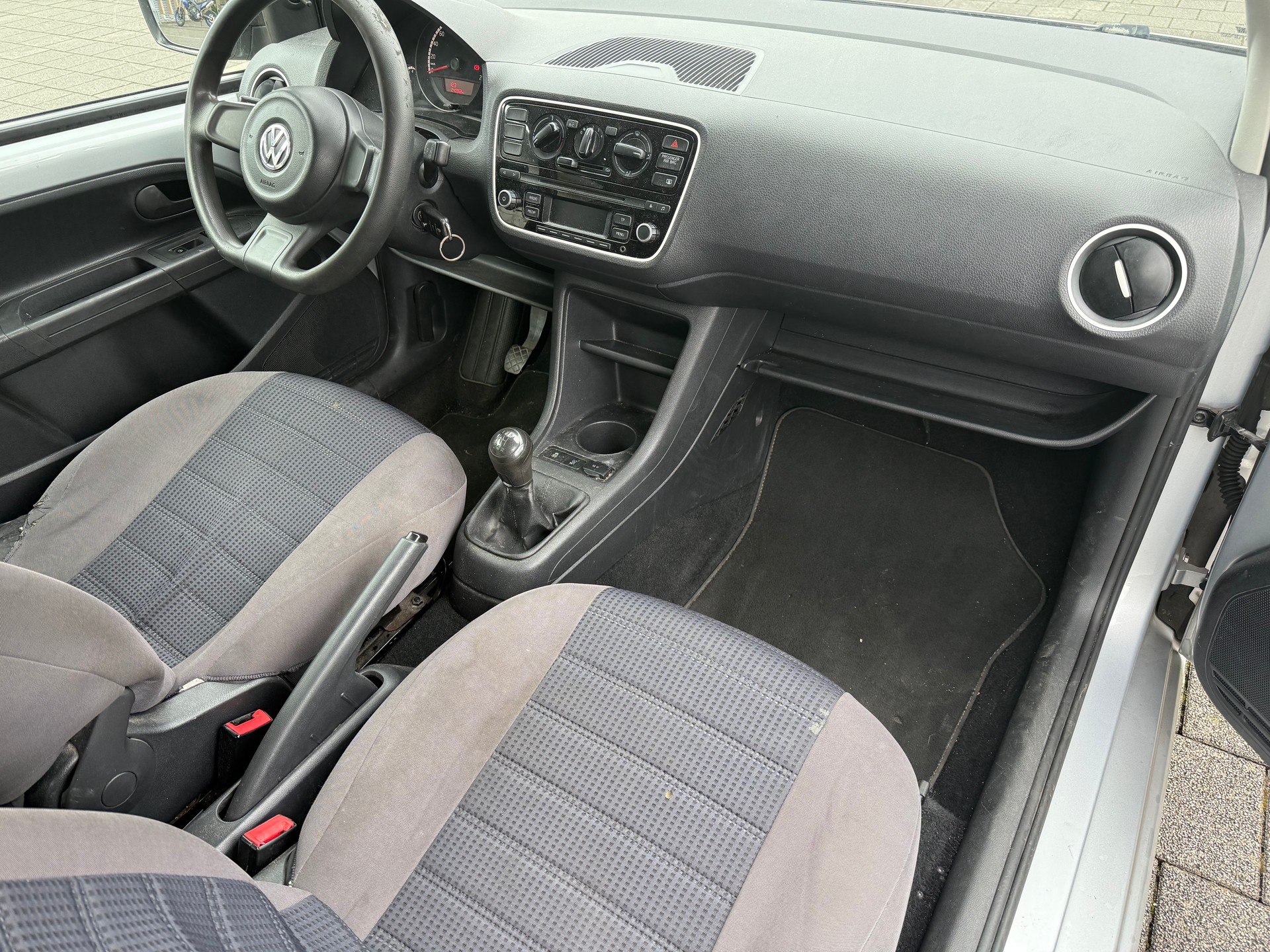 VW Up 1.0 move up-image-8