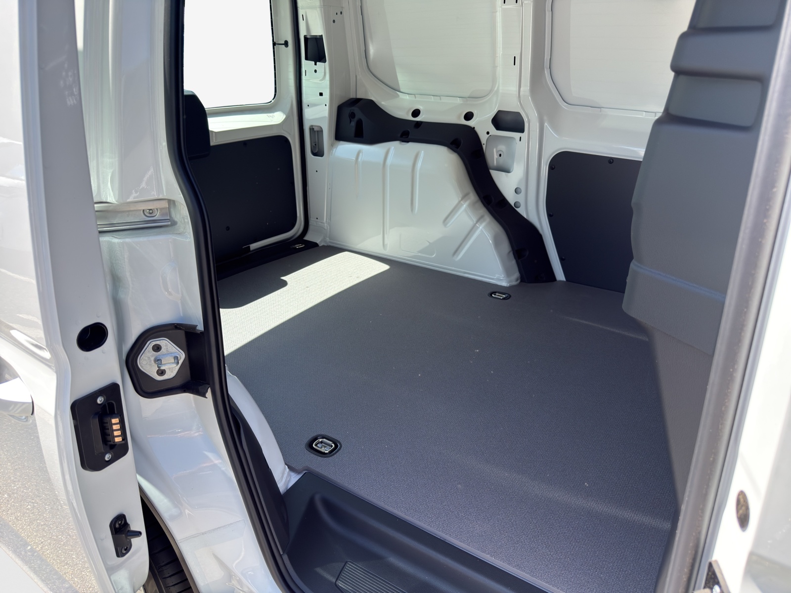VW Caddy Cargo 2.0TDI Entry-image-9