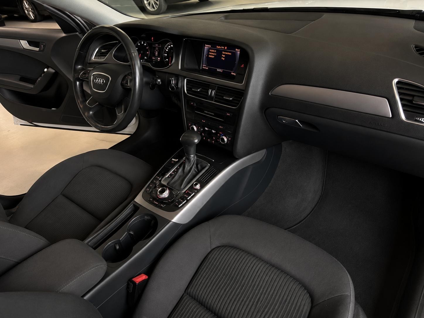 AUDI A4 Avant 1.8 TFSI multitronic-image-10