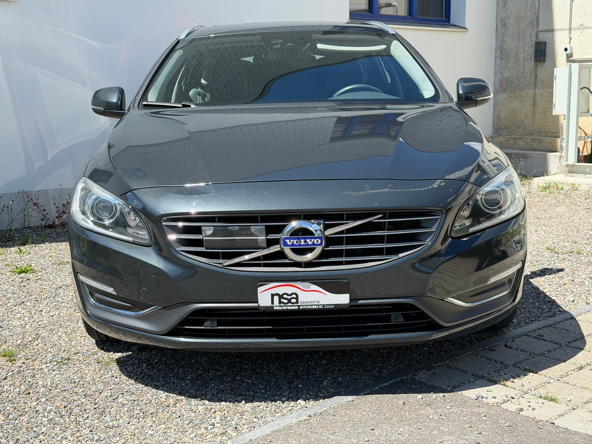 VOLVO V60 2.4 D5 Summum AWD-image-4