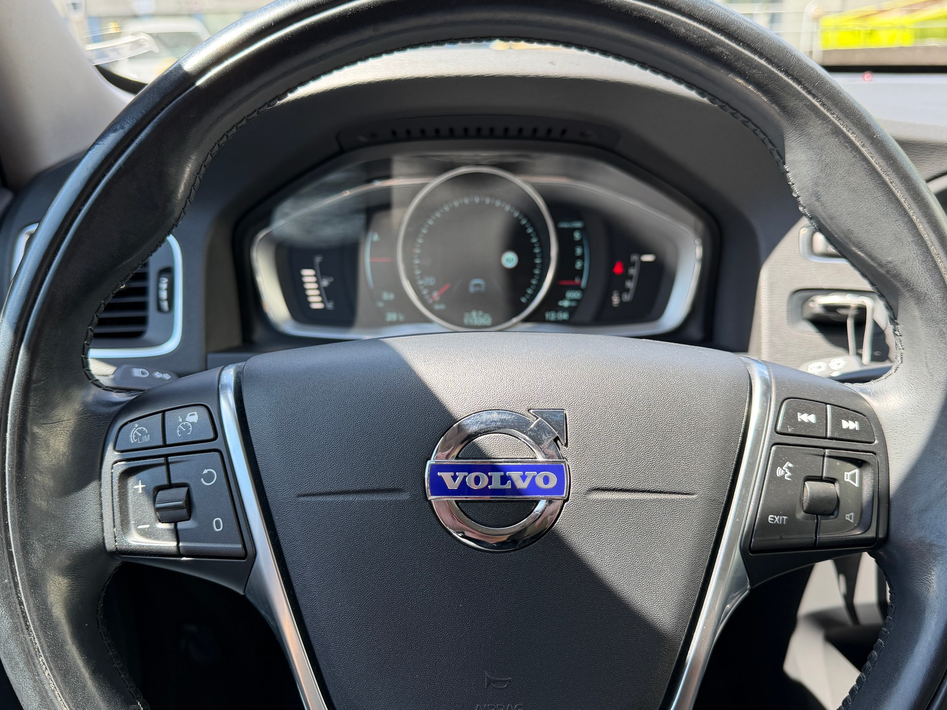VOLVO V60 2.4 D5 Summum AWD-image-13