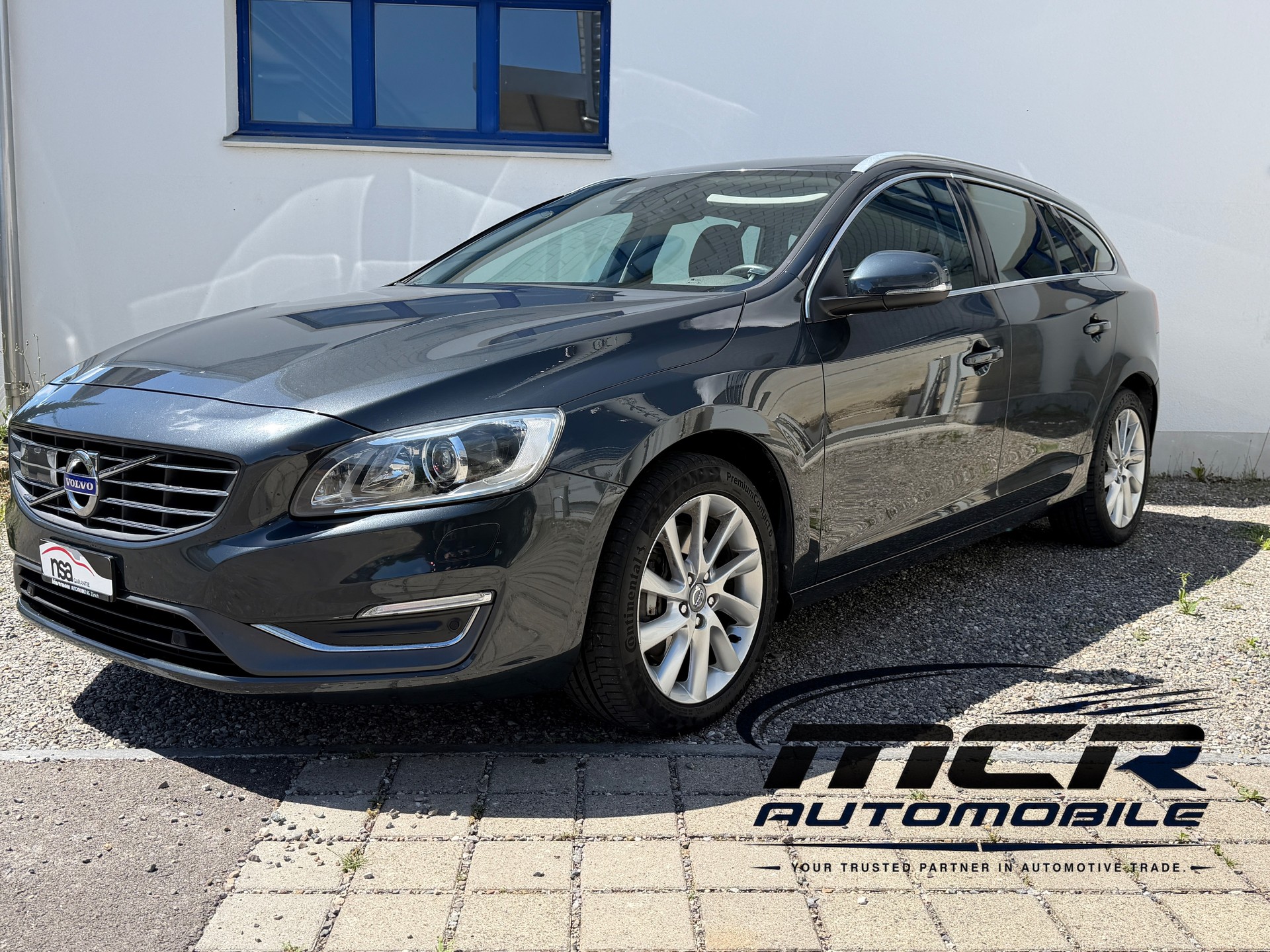 VOLVO V60 2.4 D5 Summum AWD-image-0