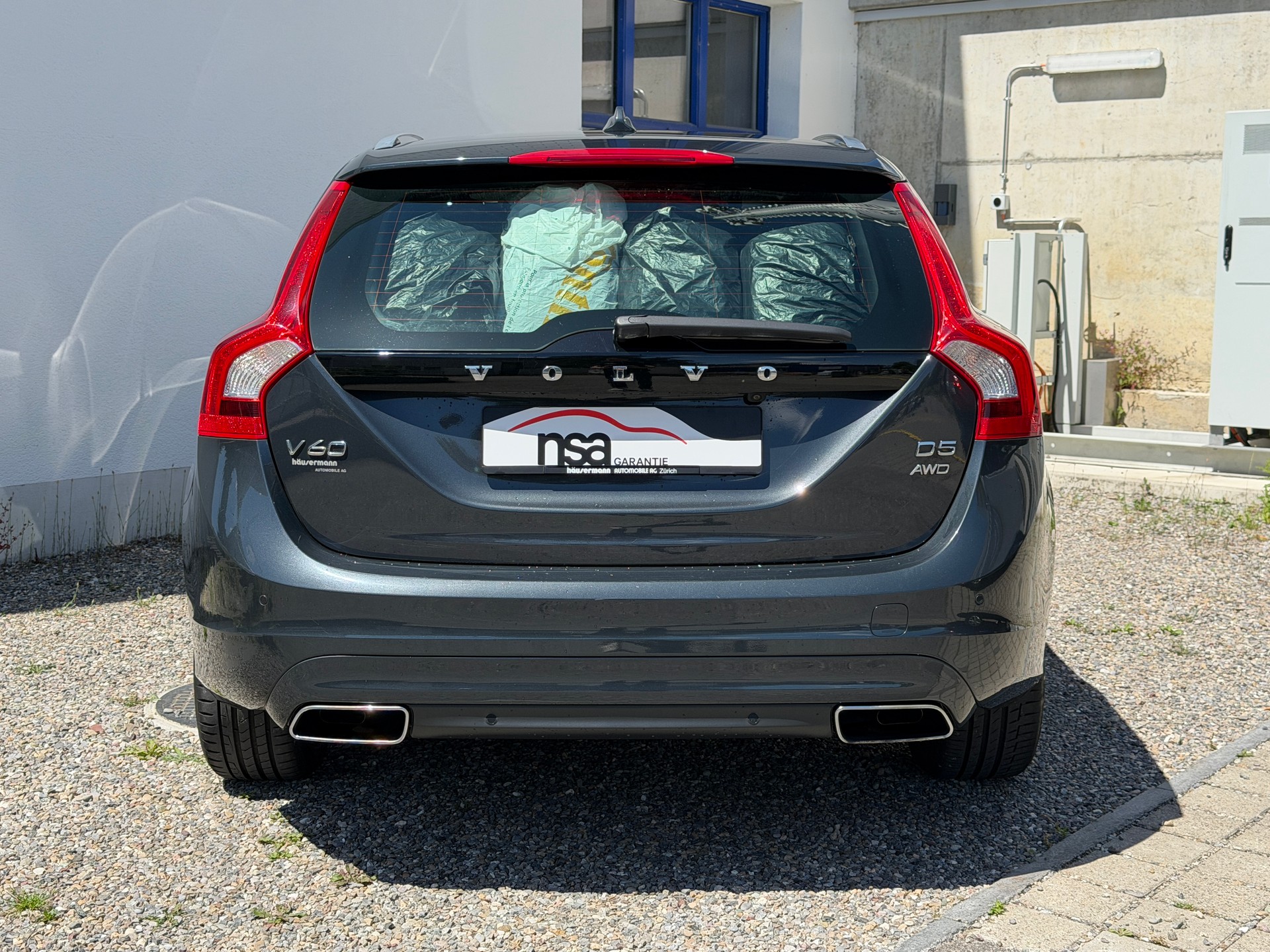 VOLVO V60 2.4 D5 Summum AWD-image-5