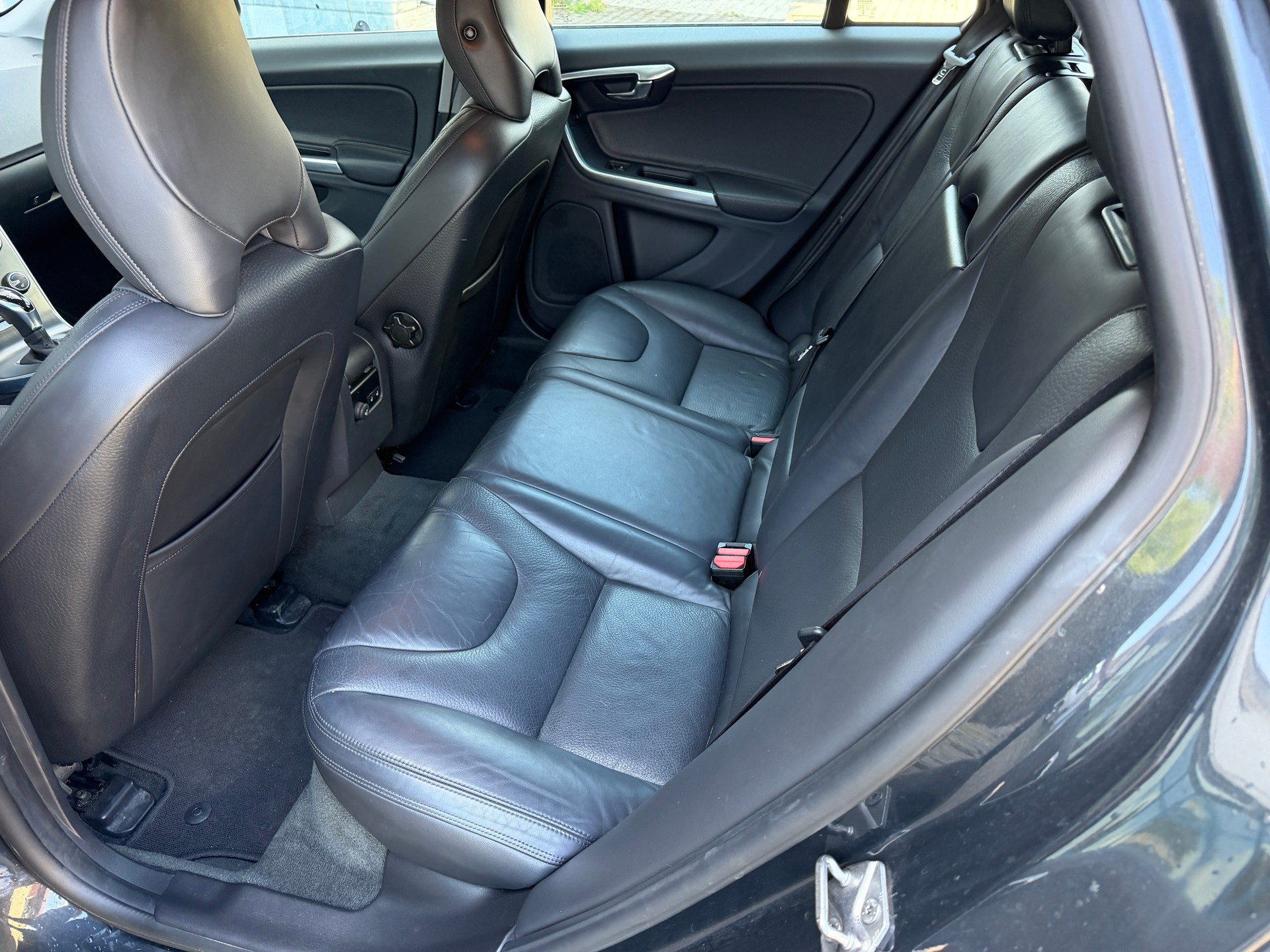 VOLVO V60 2.4 D5 Summum AWD-image-9