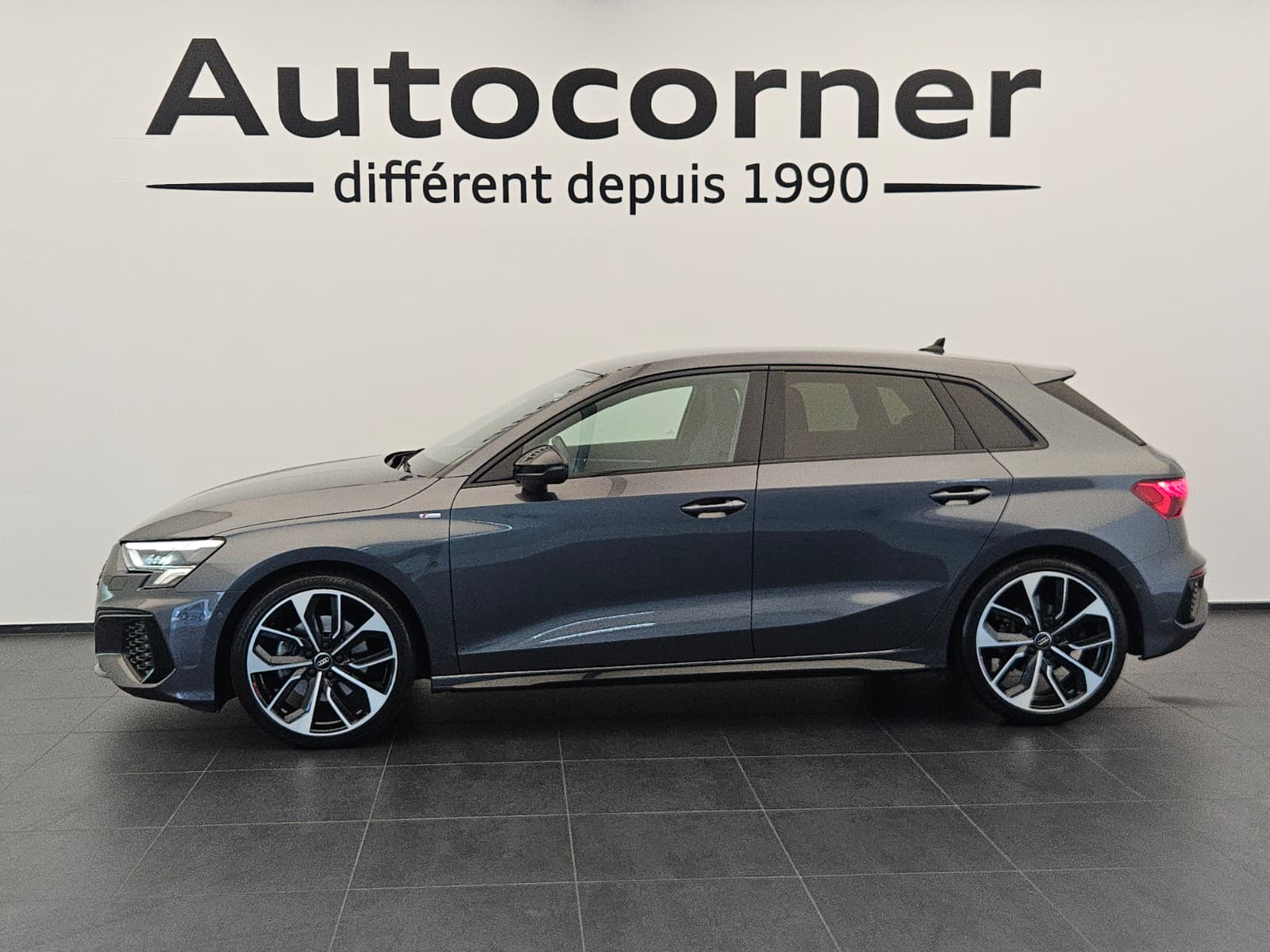 AUDI A3 Sportback 35 TFSI S line Attraction S-tronic-showroom-element-1
