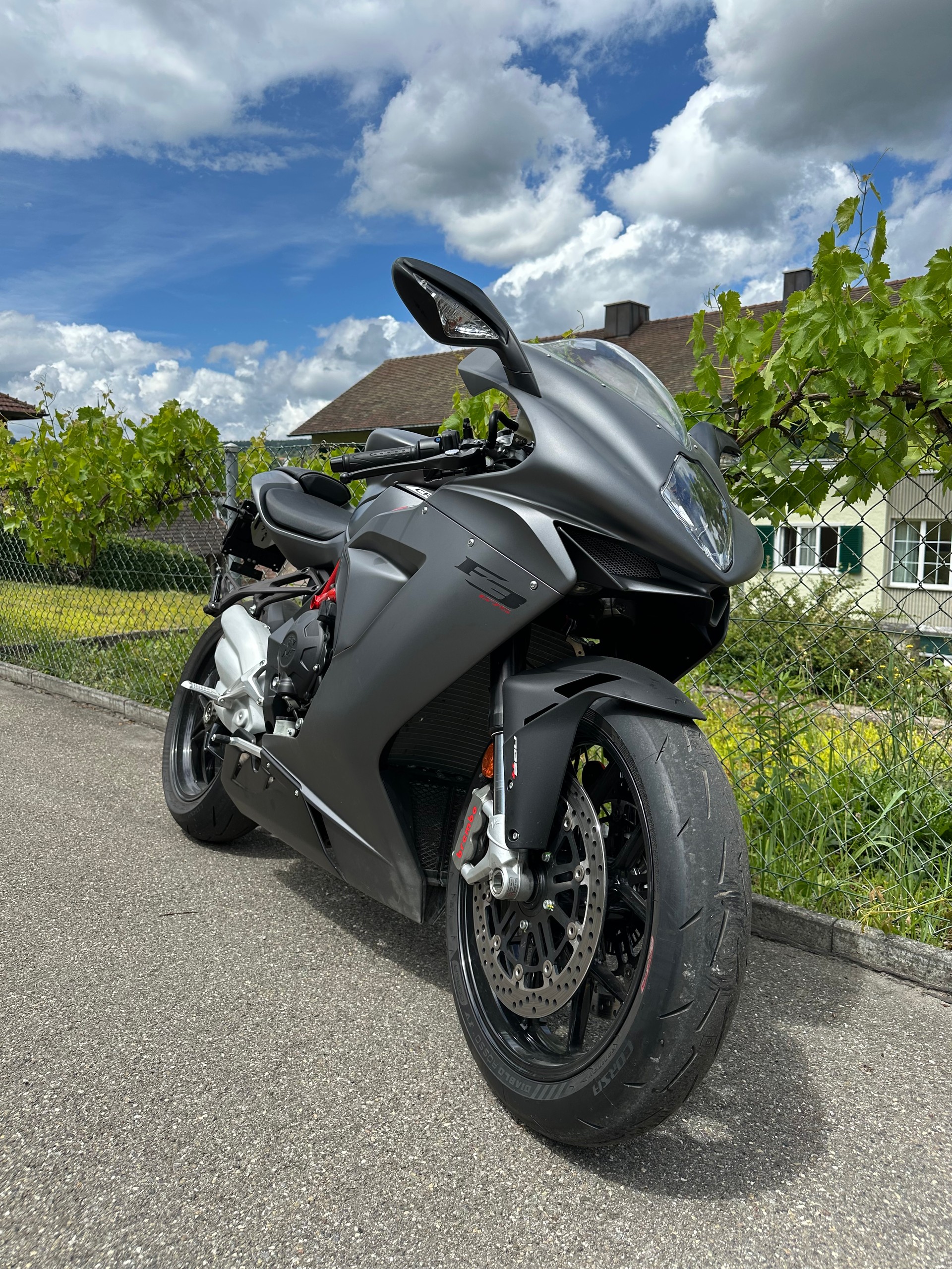 MV AGUSTA F3-Serie-image-4