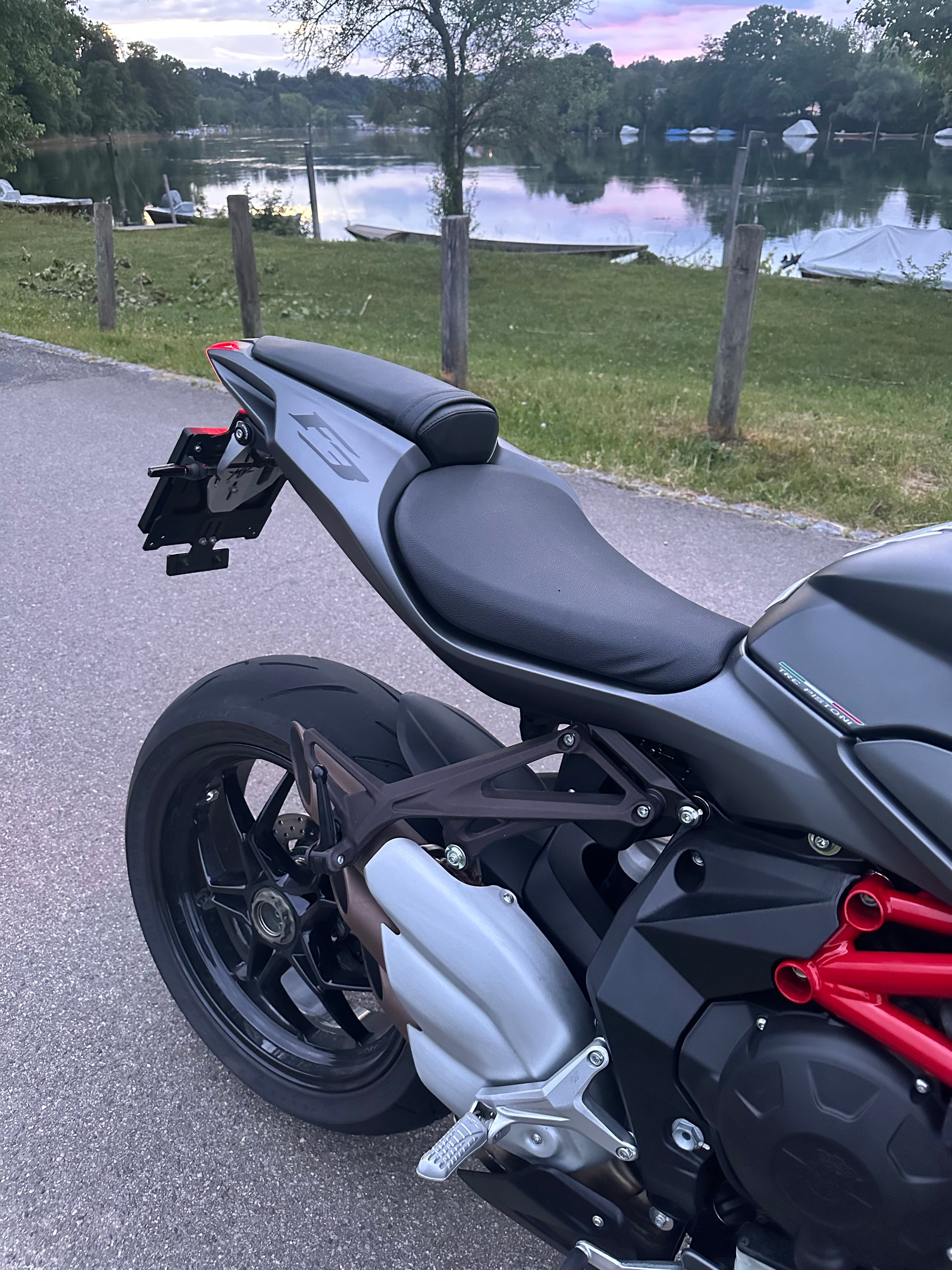 MV AGUSTA F3-Serie-image-2