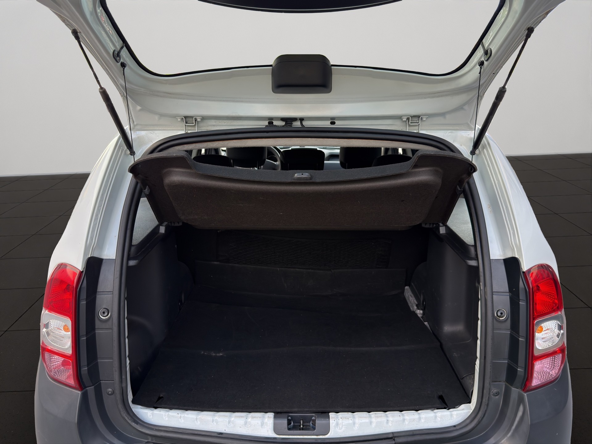 DACIA Duster 1.6 Lauréate 4x4-image-11