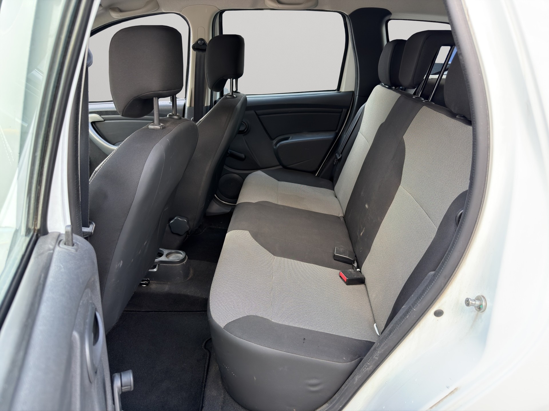 DACIA Duster 1.6 Lauréate 4x4-image-8