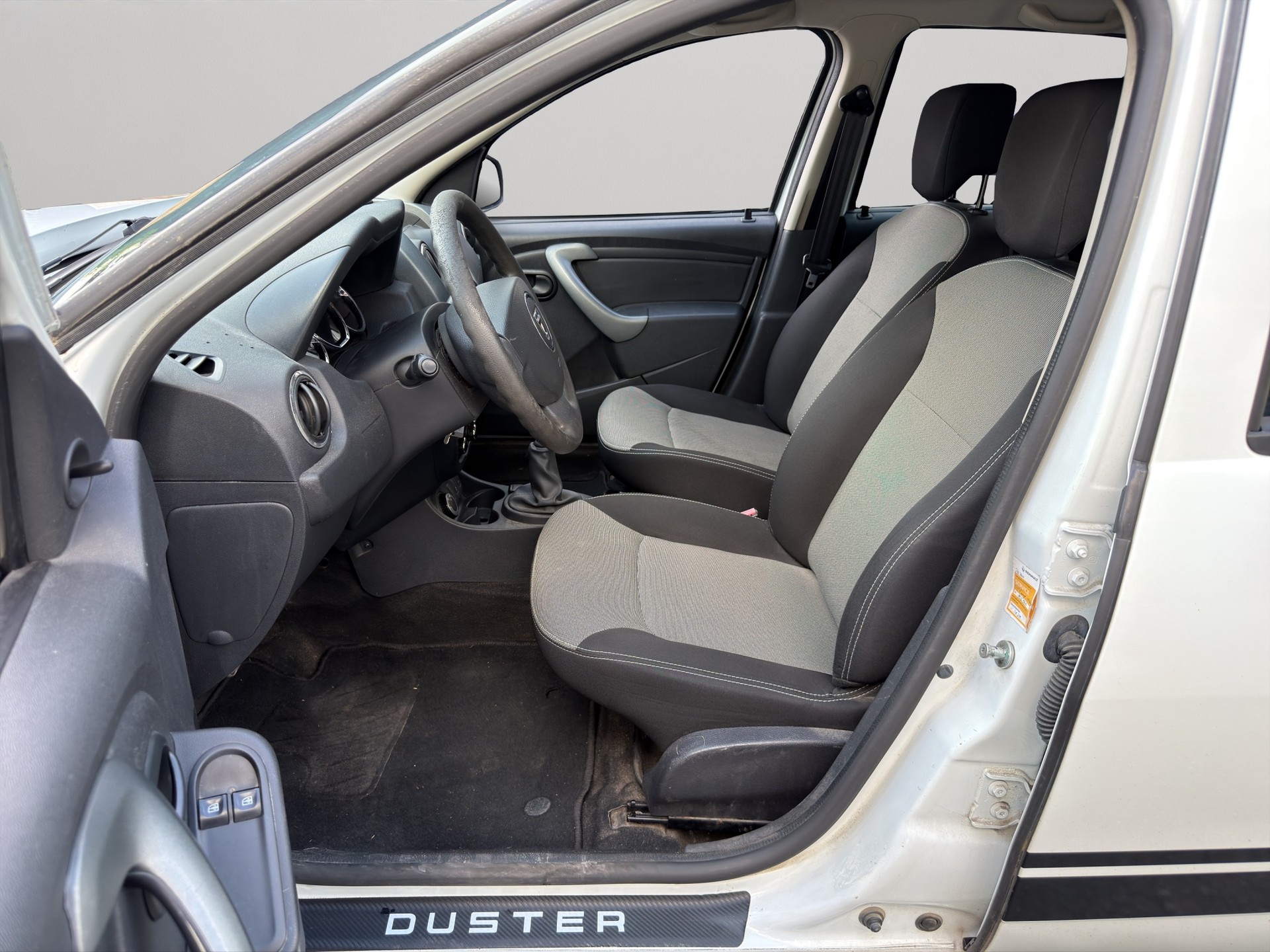 DACIA Duster 1.6 Lauréate 4x4-image-7