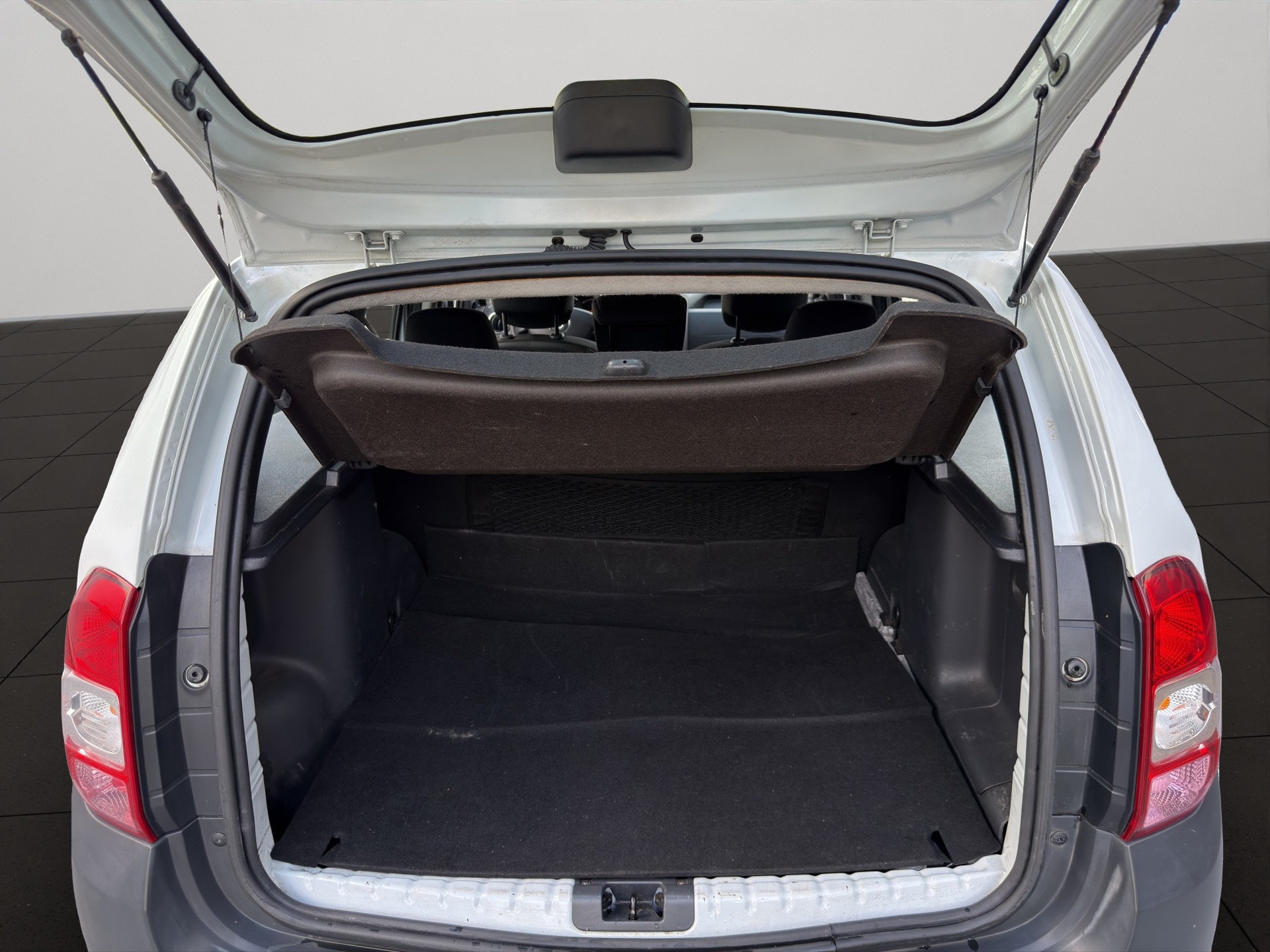 DACIA Duster 1.6 Lauréate 4x4-image-9