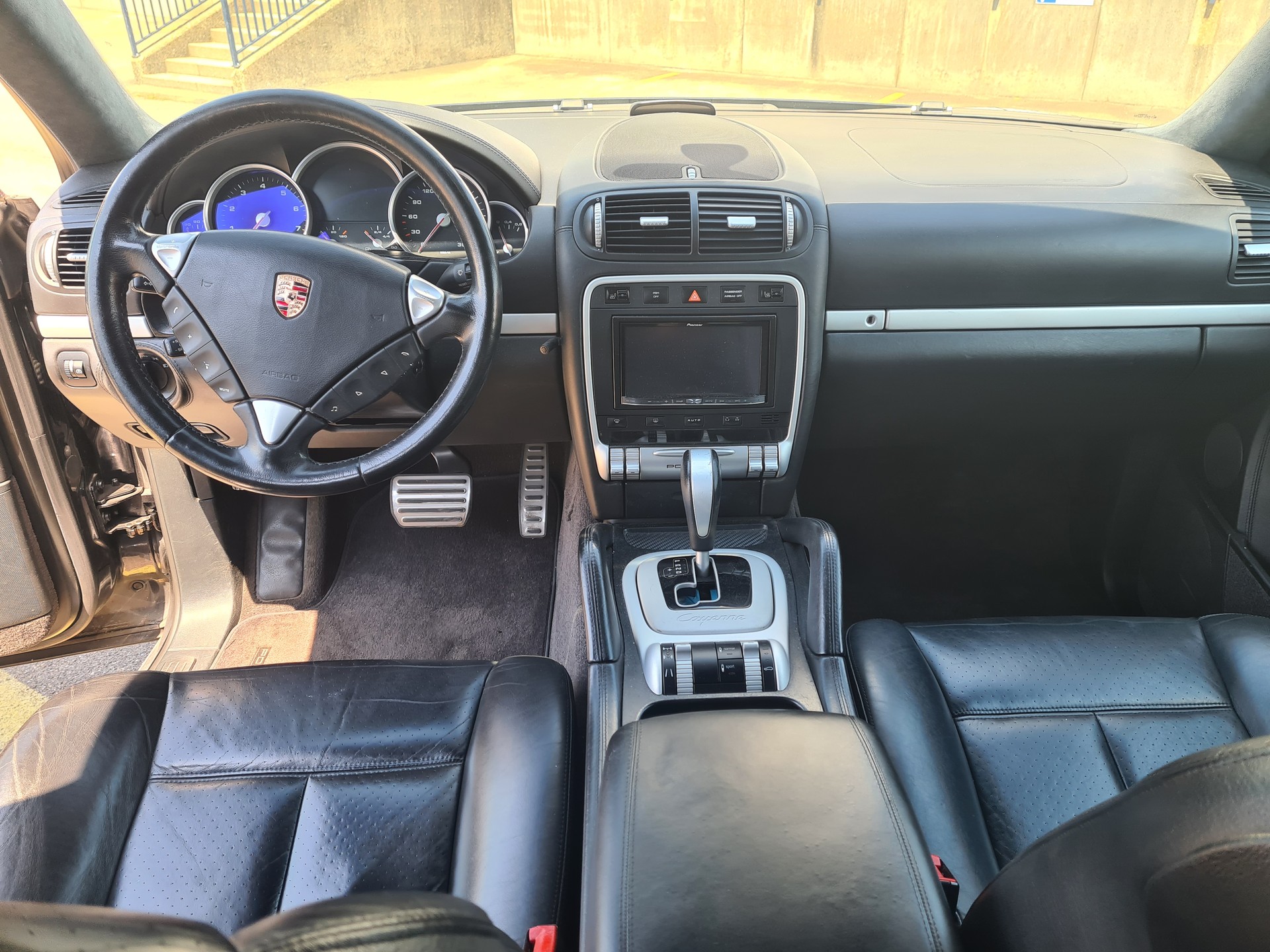 PORSCHE Cayenne Turbo-image-8