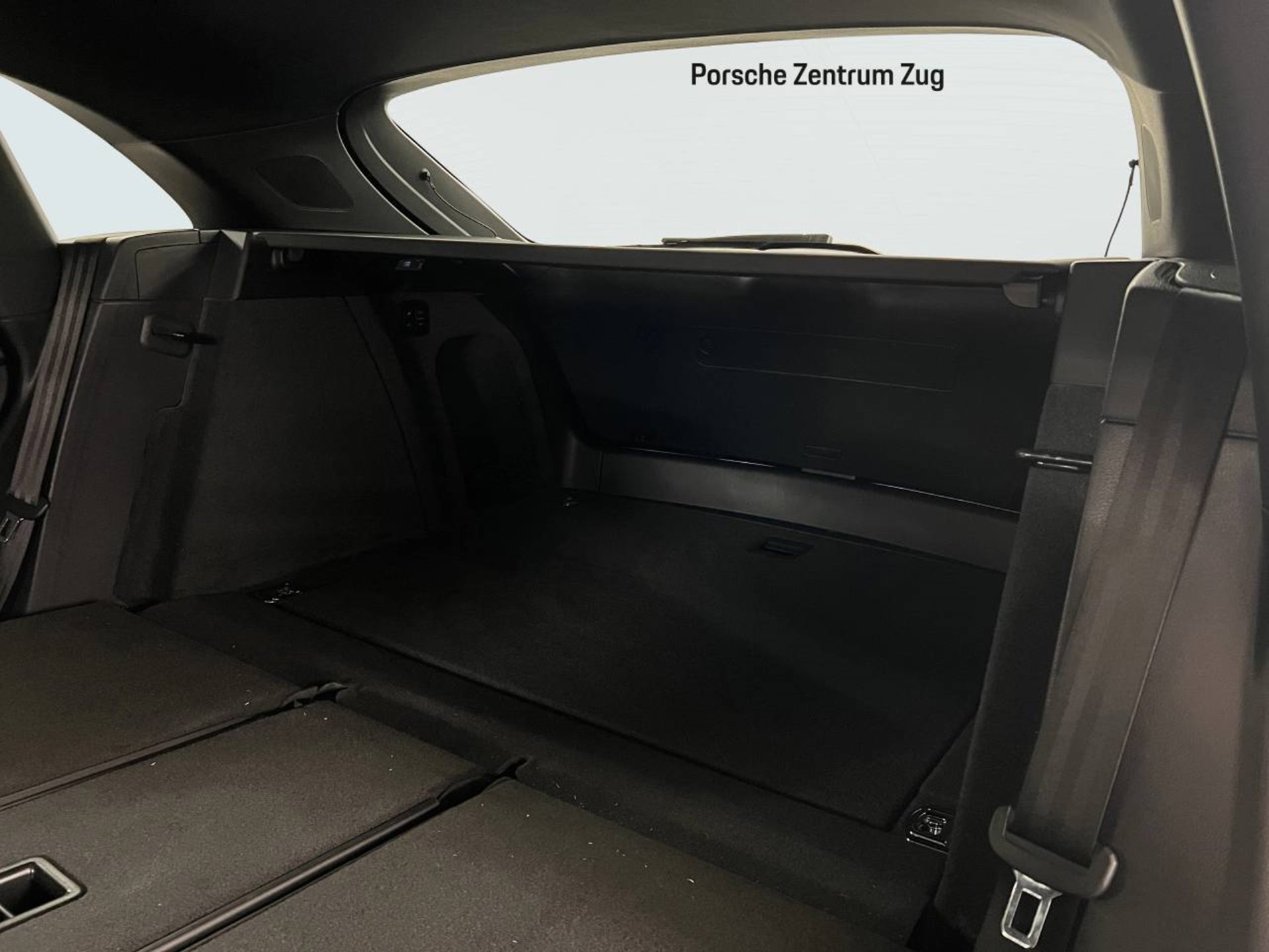 PORSCHE Macan-image-24