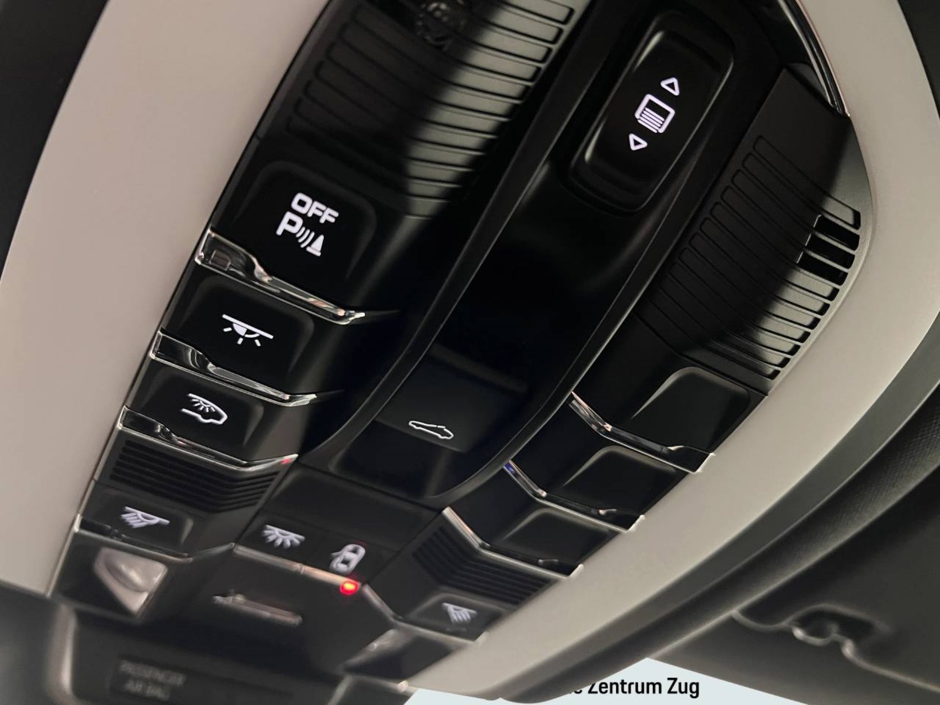 PORSCHE Macan-image-27