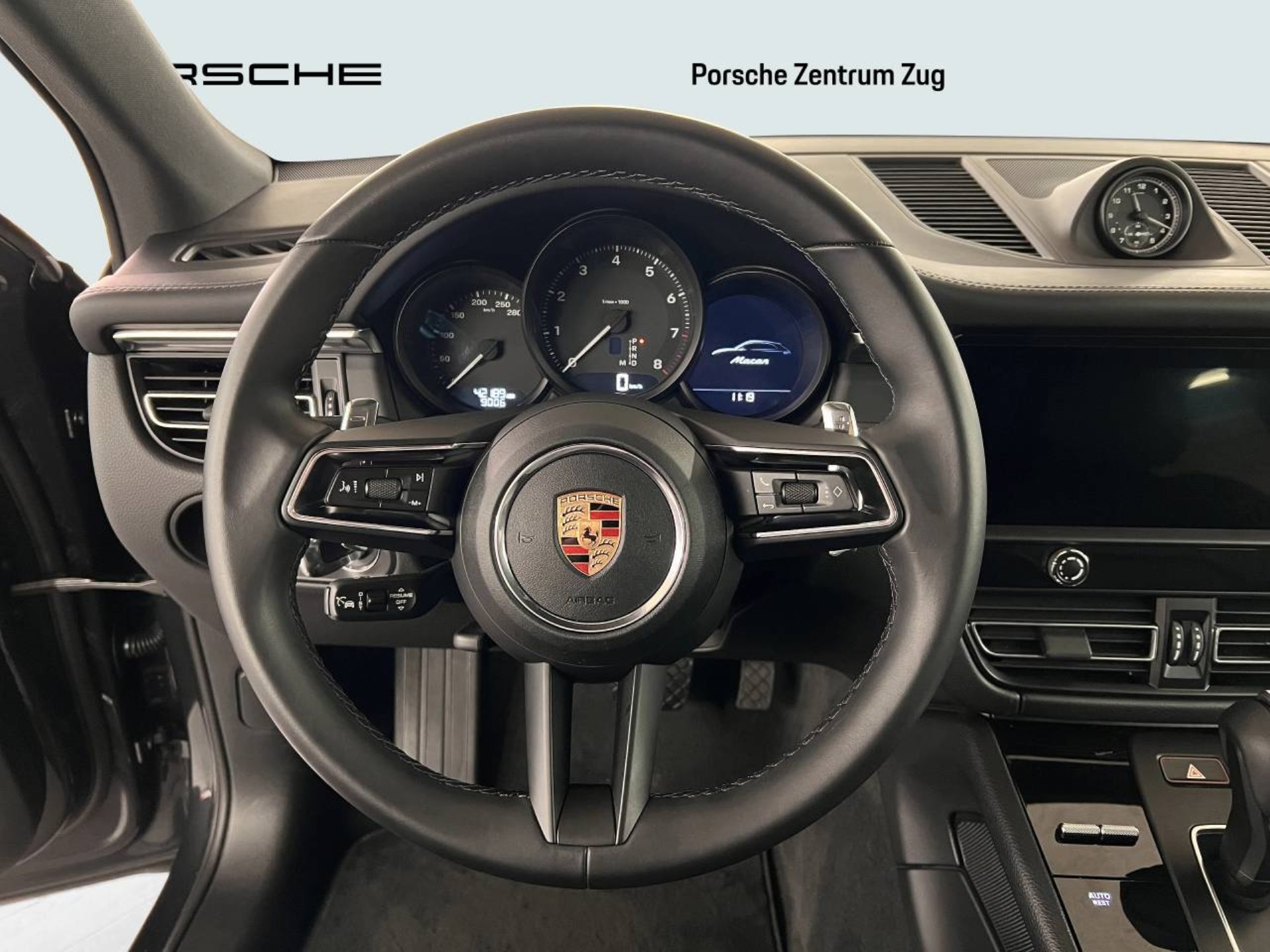 PORSCHE Macan-image-15