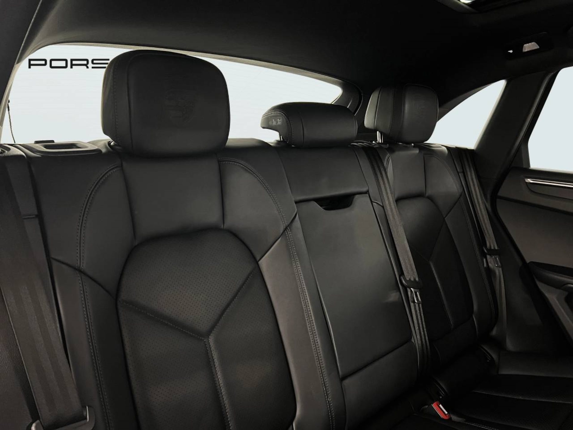 PORSCHE Macan-image-23