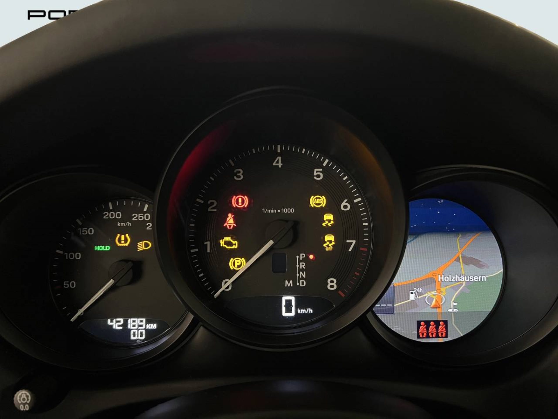 PORSCHE Macan-image-25