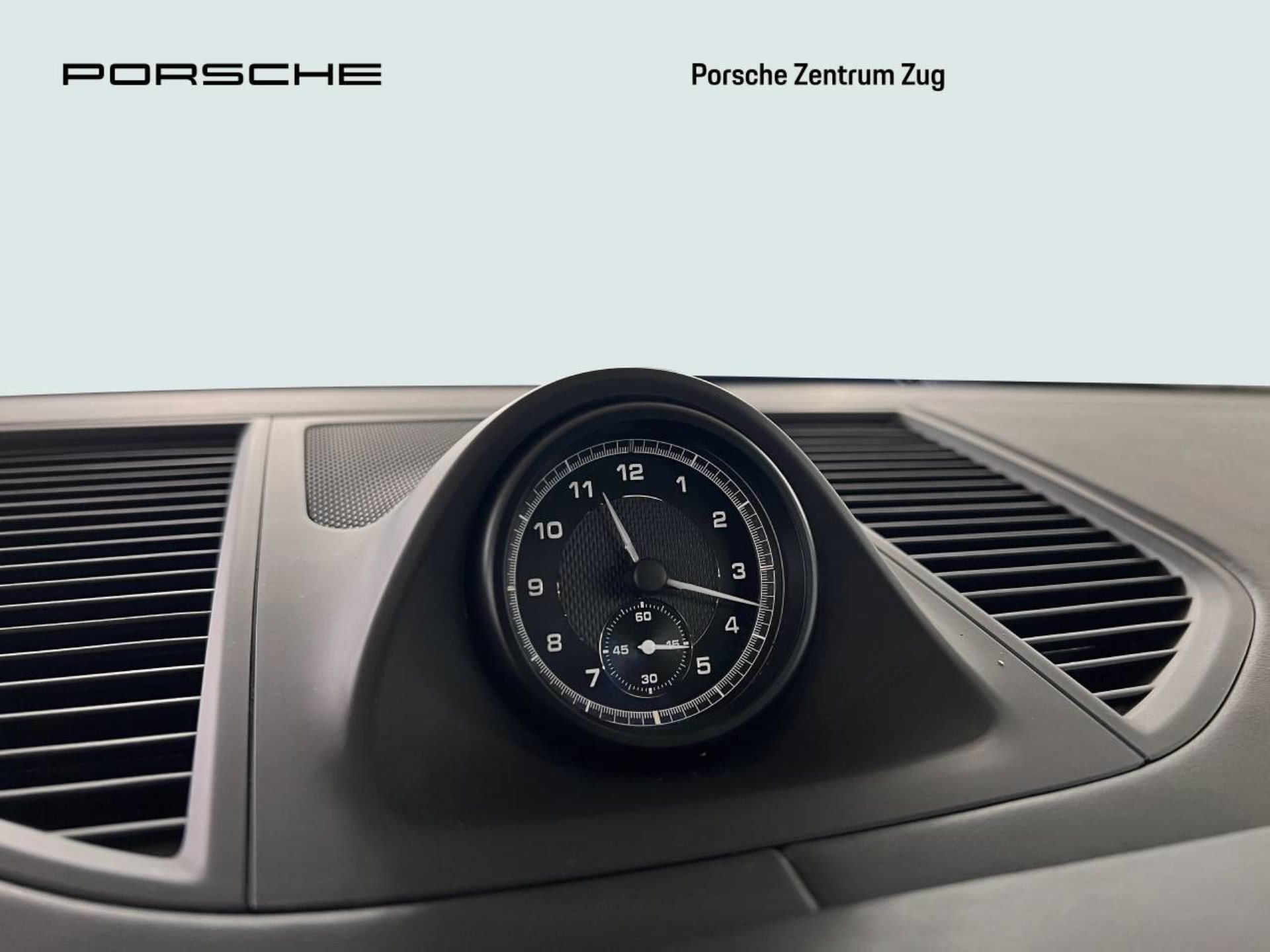 PORSCHE Macan-image-26