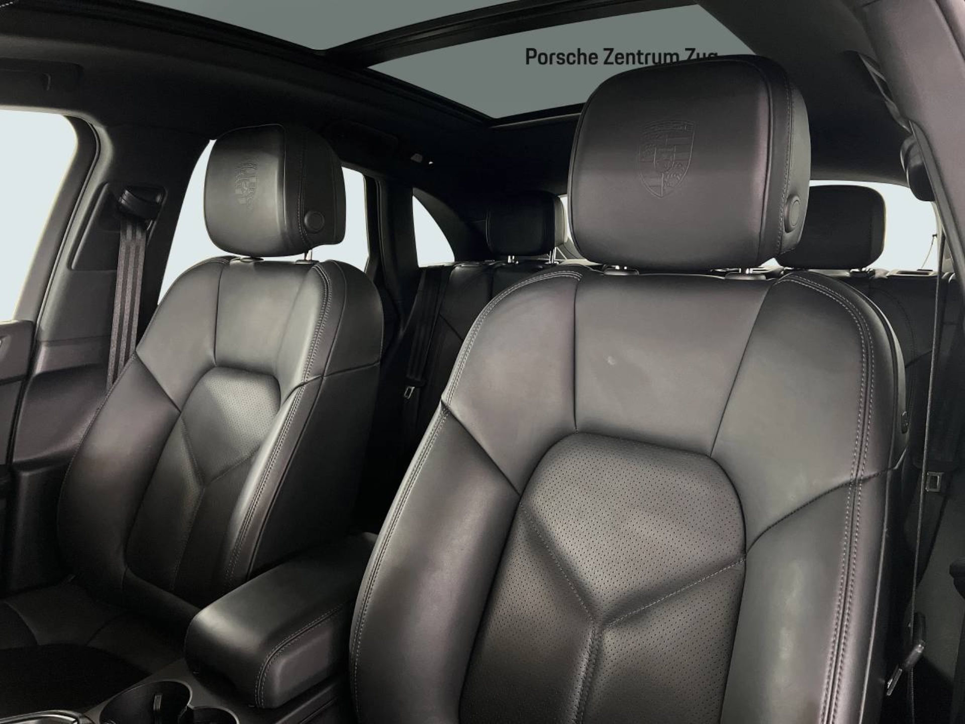 PORSCHE Macan-image-4