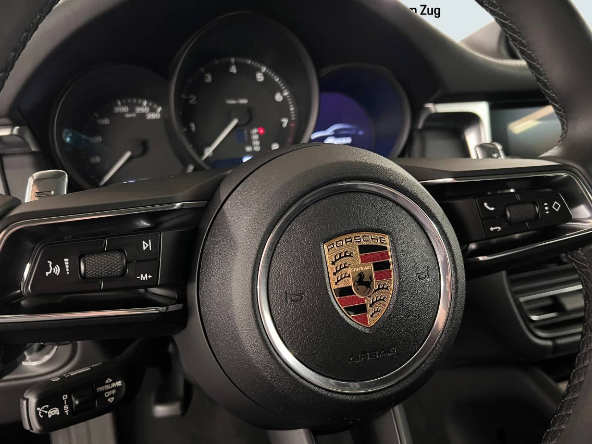 PORSCHE Macan-image-16