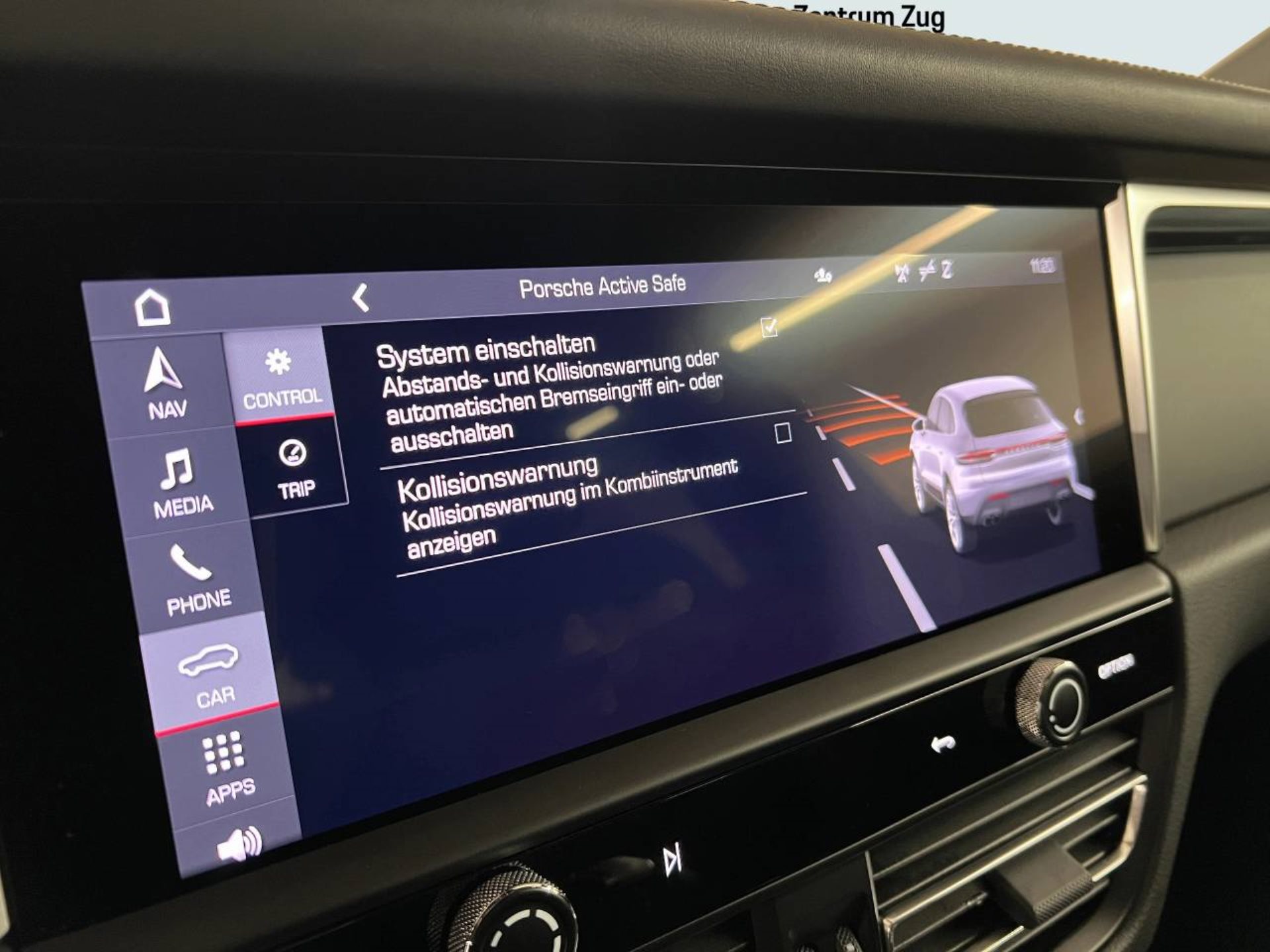 PORSCHE Macan-image-30