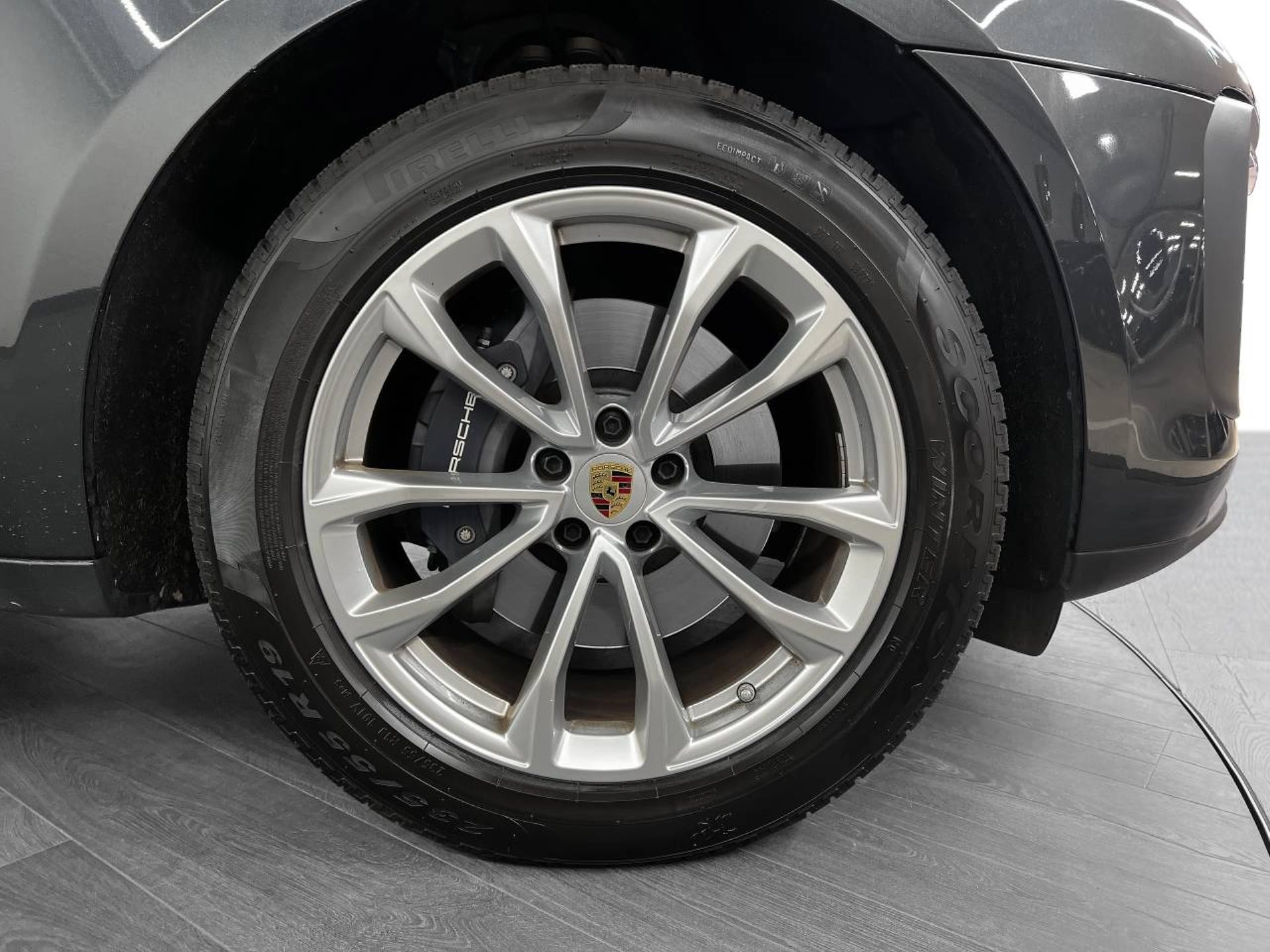 PORSCHE Macan-image-10