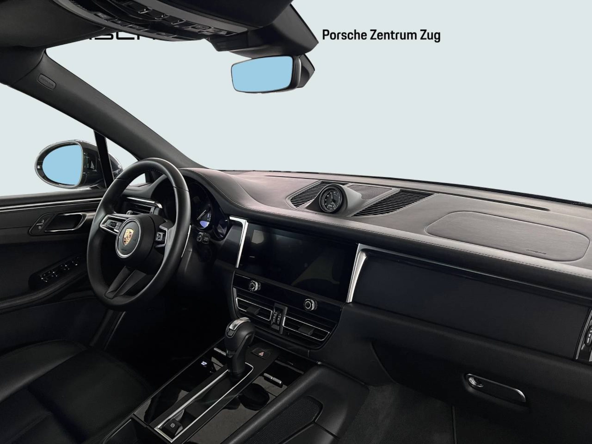 PORSCHE Macan-image-18