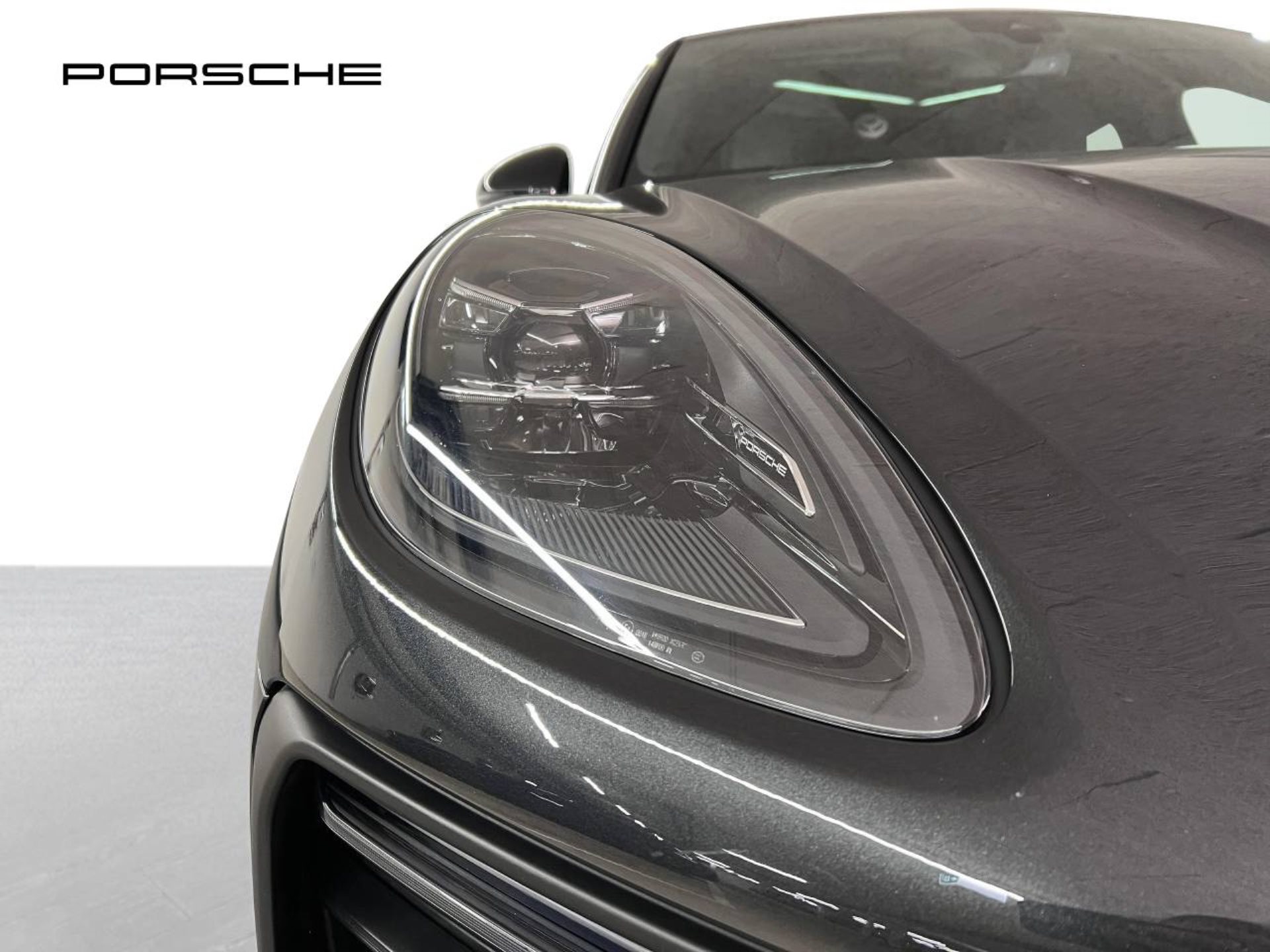 PORSCHE Macan-image-11