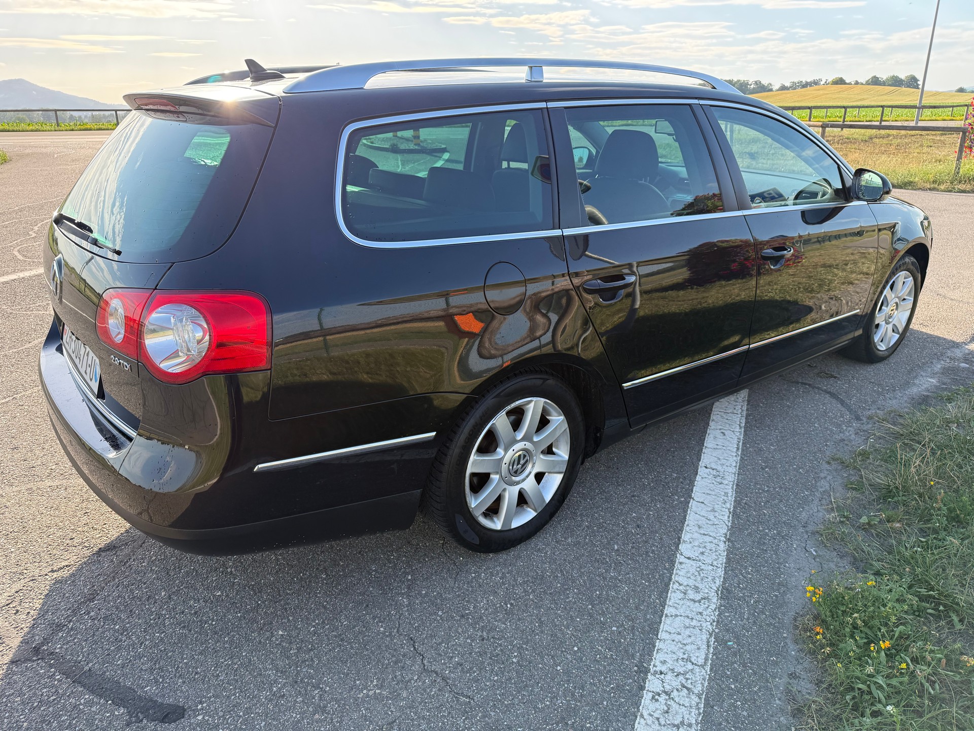 VW Passat Variant 2.0 TDI DSG AUTOMATIC-image-1