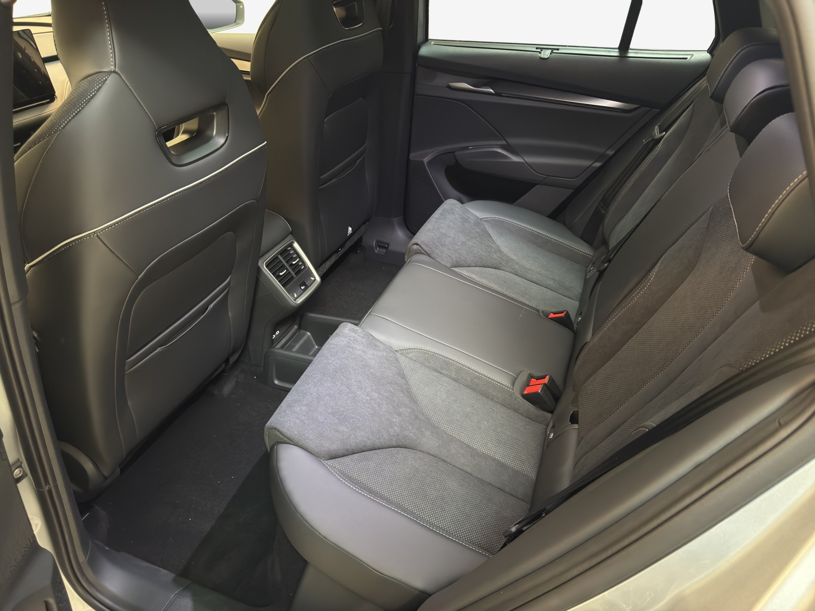 SKODA Enyaq 85x Sportline 4x4-image-11