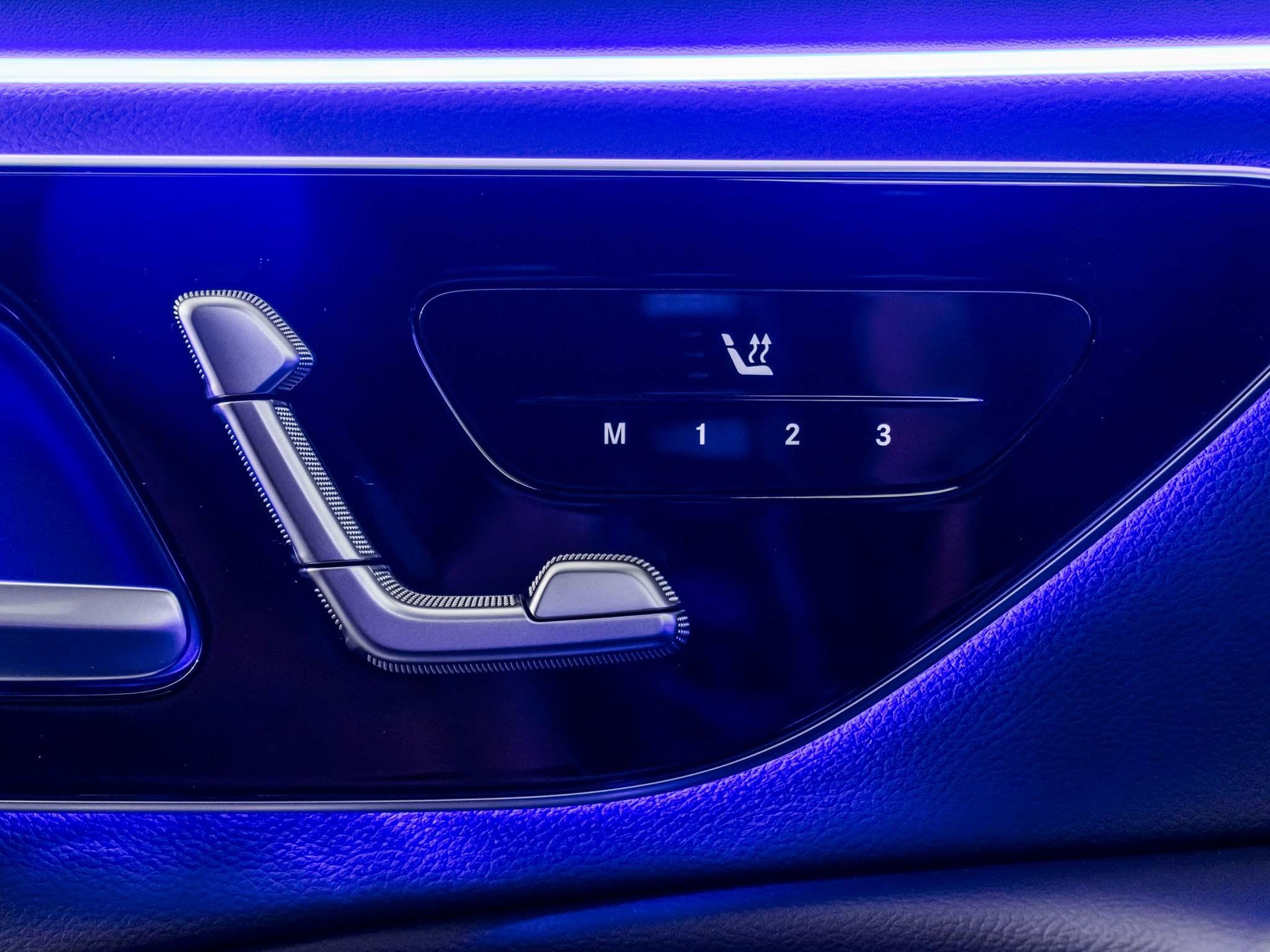 MERCEDES-BENZ E 220 d 4MATIC-image-11