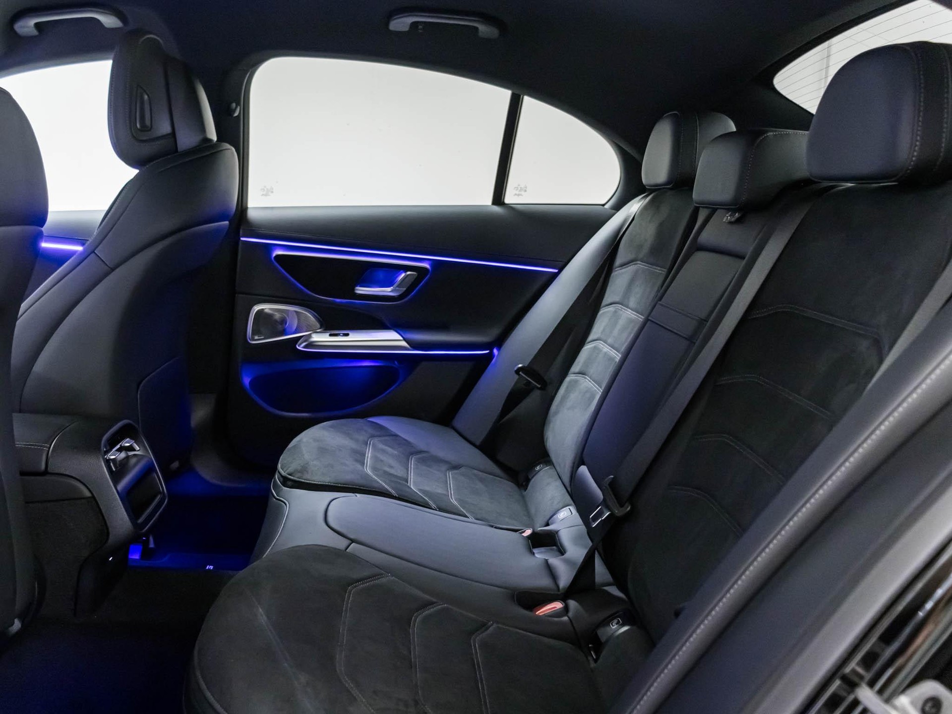 MERCEDES-BENZ E 220 d 4MATIC-image-7