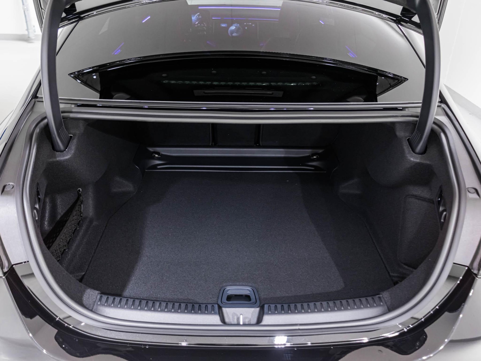 MERCEDES-BENZ E 220 d 4MATIC-image-12