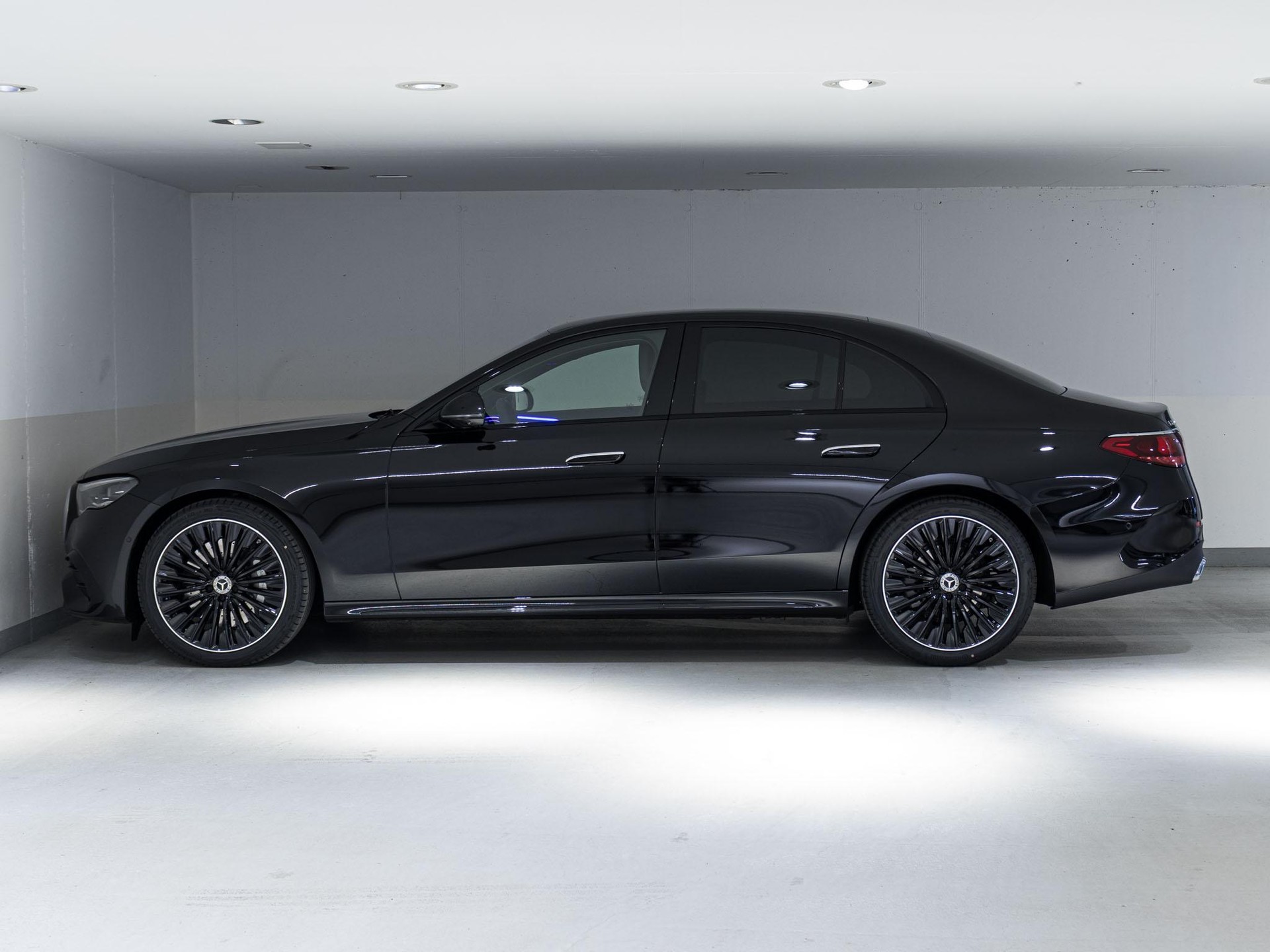 MERCEDES-BENZ E 220 d 4MATIC-image-4