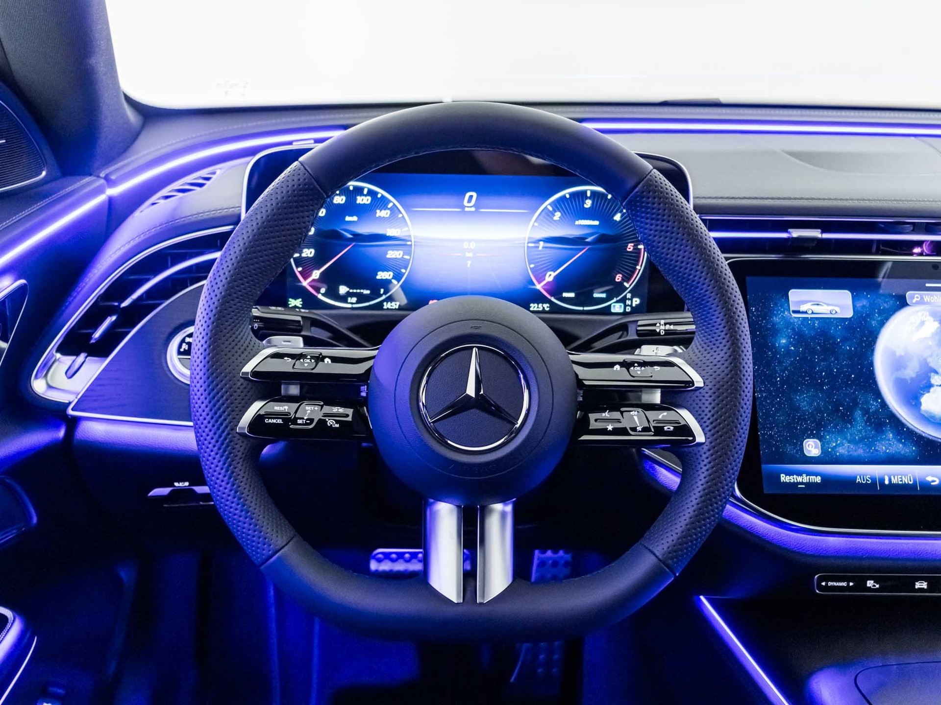 MERCEDES-BENZ E 220 d 4MATIC-image-9