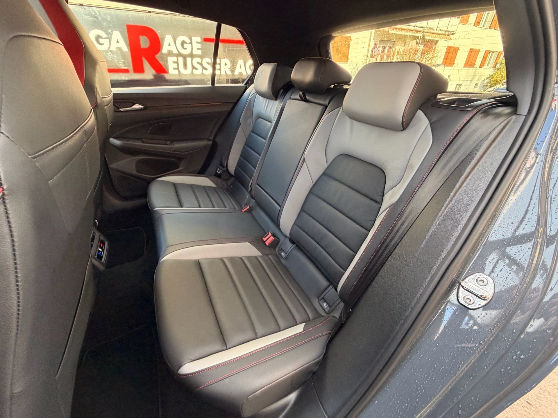 VW Golf 2.0 TSI 265PS GTI *** NEUSTES MODEL*** BLACK STYLE MIT LEDERPAKET VIENNA ***-image-30