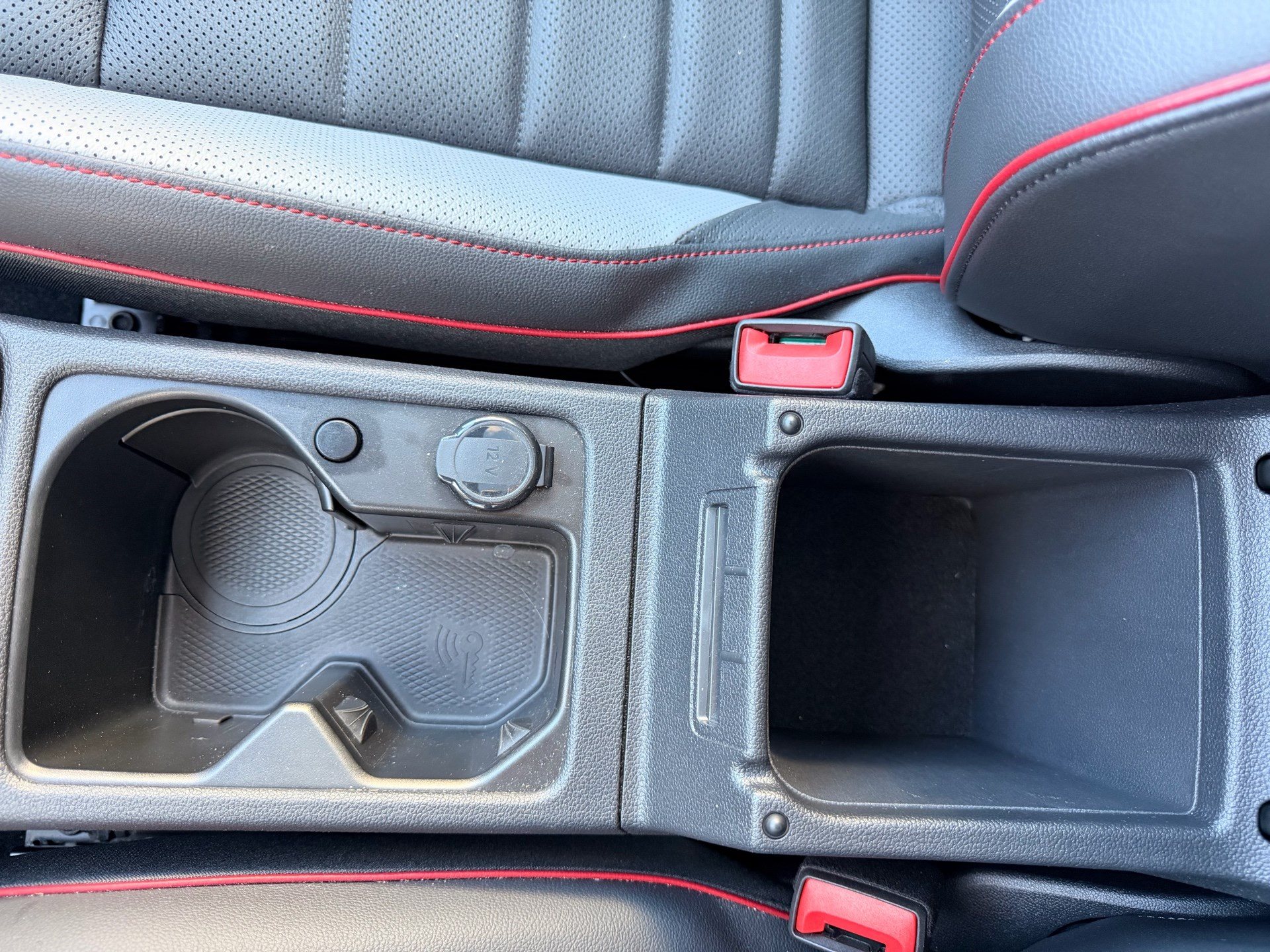 VW Golf 2.0 TSI 265PS GTI *** NEUSTES MODEL*** BLACK STYLE MIT LEDERPAKET VIENNA ***-image-27