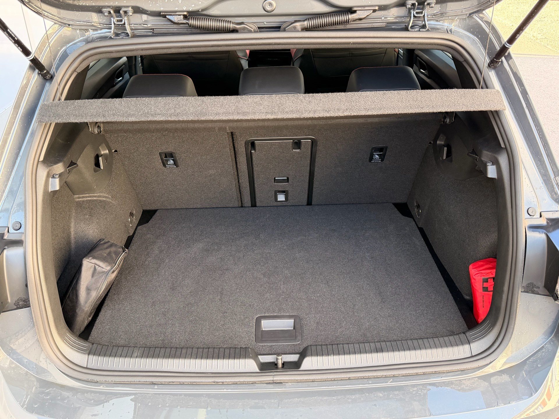 VW Golf 2.0 TSI 265PS GTI *** NEUSTES MODEL*** BLACK STYLE MIT LEDERPAKET VIENNA ***-image-31
