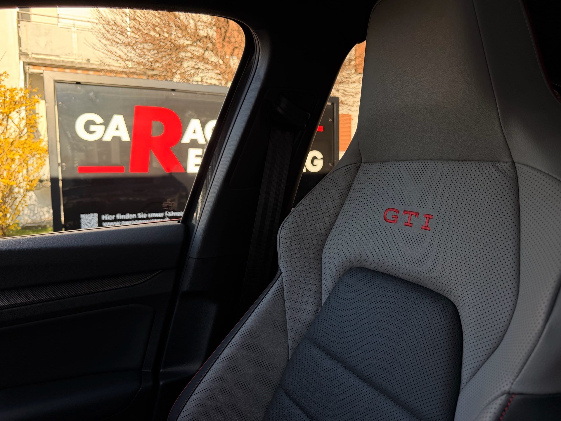 VW Golf 2.0 TSI 265PS GTI *** NEUSTES MODEL*** BLACK STYLE MIT LEDERPAKET VIENNA ***-image-29