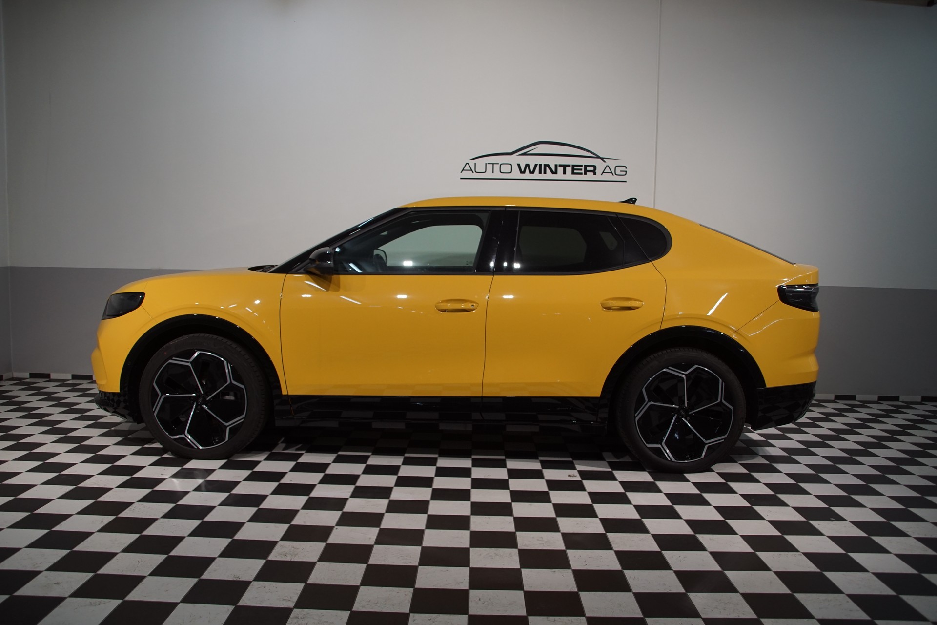 FORD Capri Elektro 79kWh Dual Extended Range +swiss+ Premium AWD-image-9