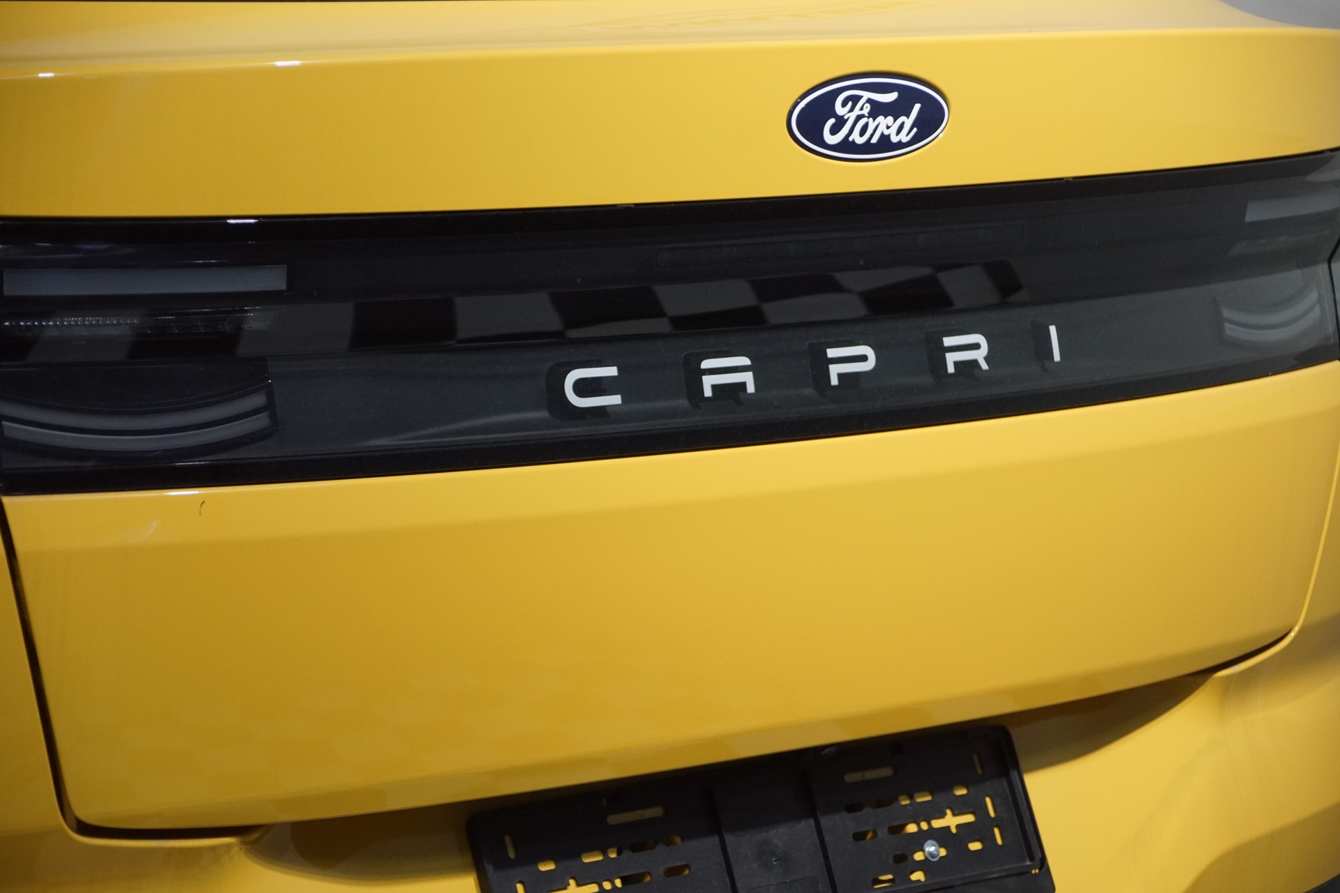 FORD Capri Elektro 79kWh Dual Extended Range +swiss+ Premium AWD-image-8