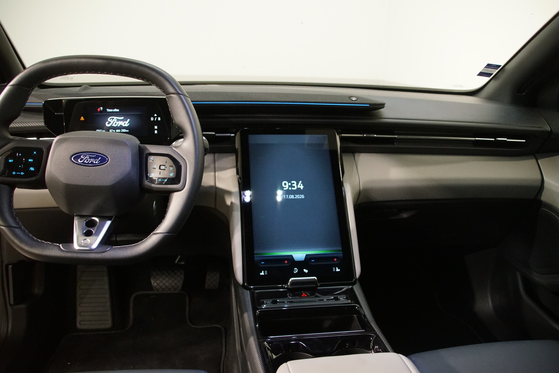 FORD Capri Elektro 79kWh Dual Extended Range +swiss+ Premium AWD-image-14