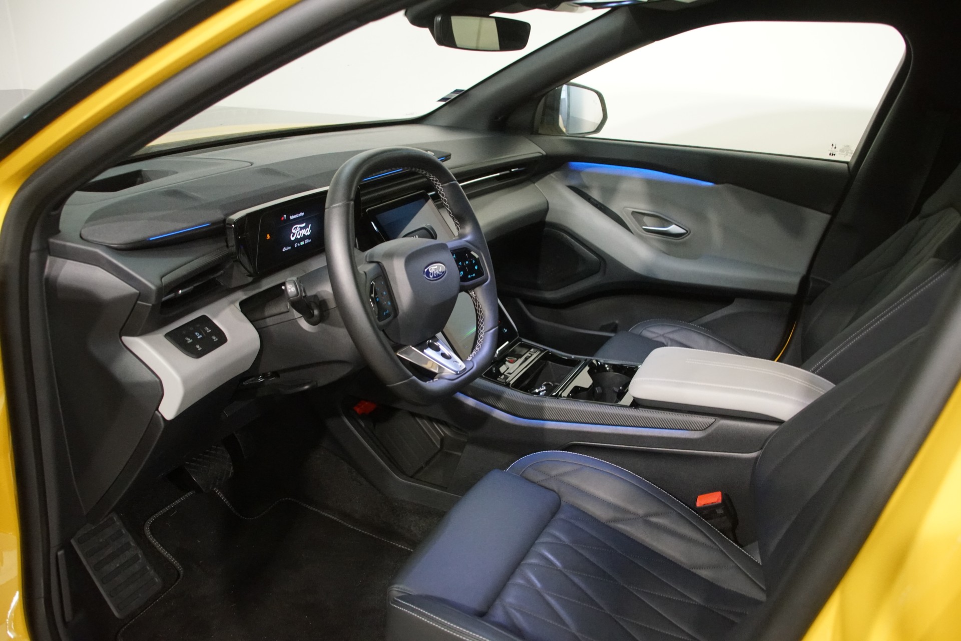 FORD Capri Elektro 79kWh Dual Extended Range +swiss+ Premium AWD-image-10
