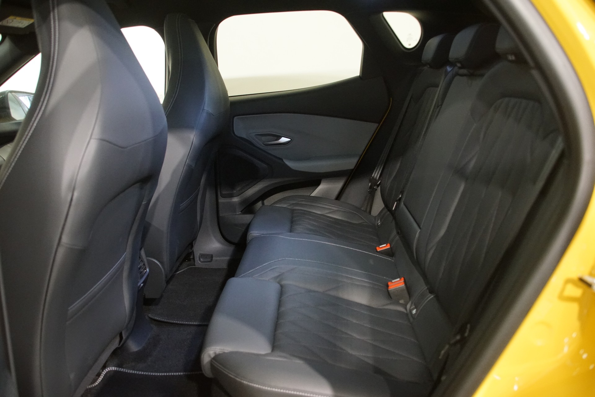 FORD Capri Elektro 79kWh Dual Extended Range +swiss+ Premium AWD-image-16