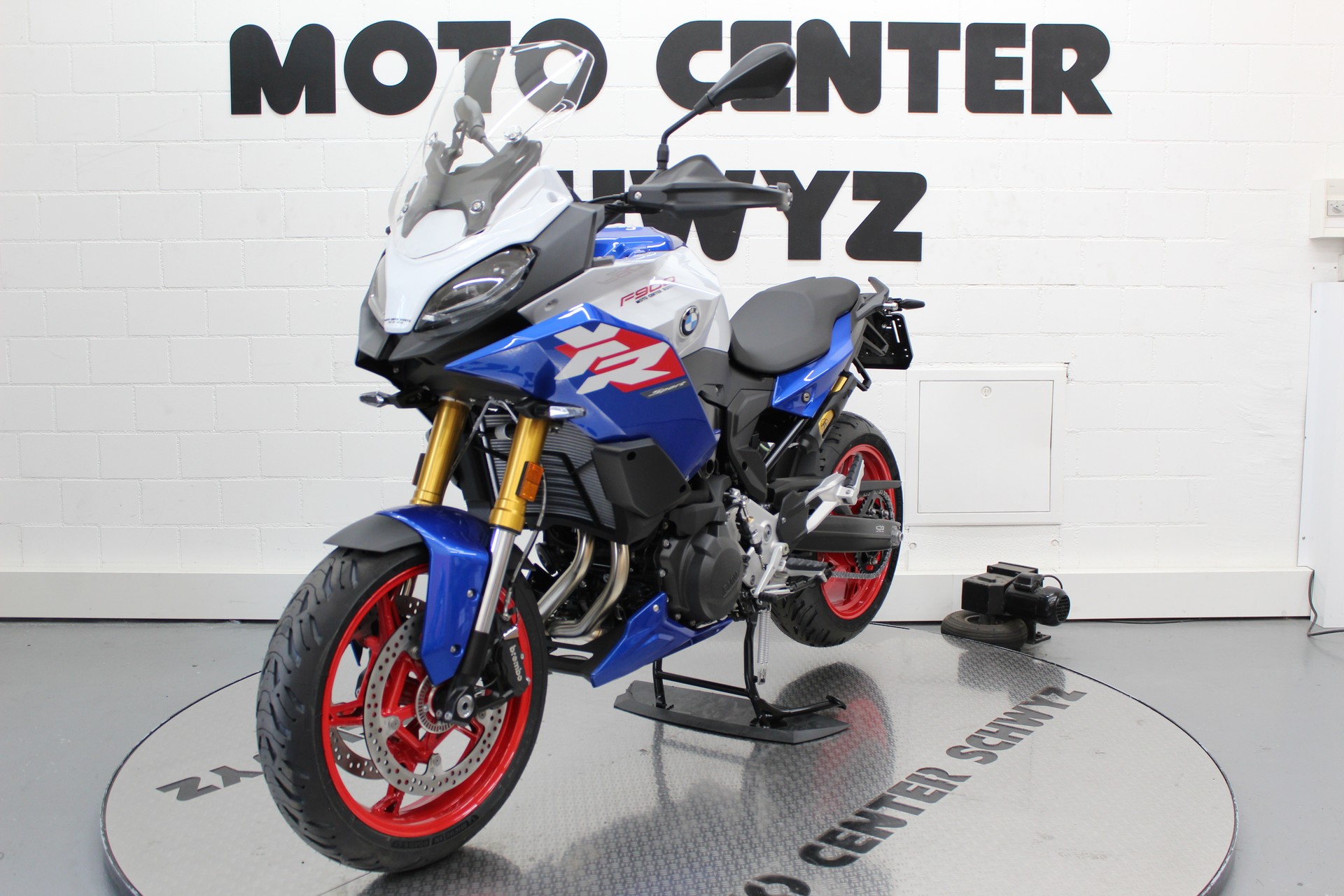 BMW F 900 XR A2-showroom-element-3