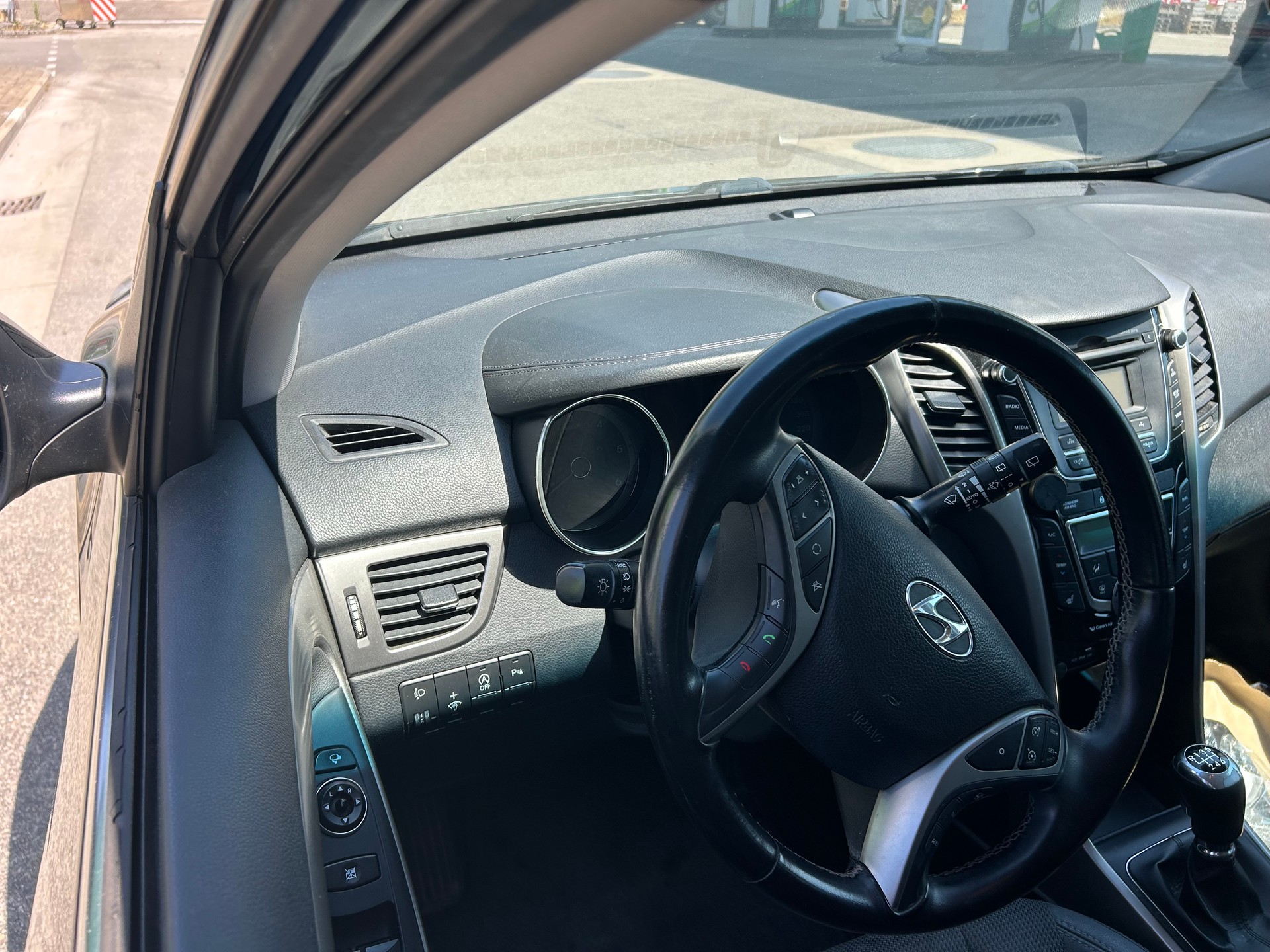 HYUNDAI i30 1.6 CRDi GO! Plus-image-10